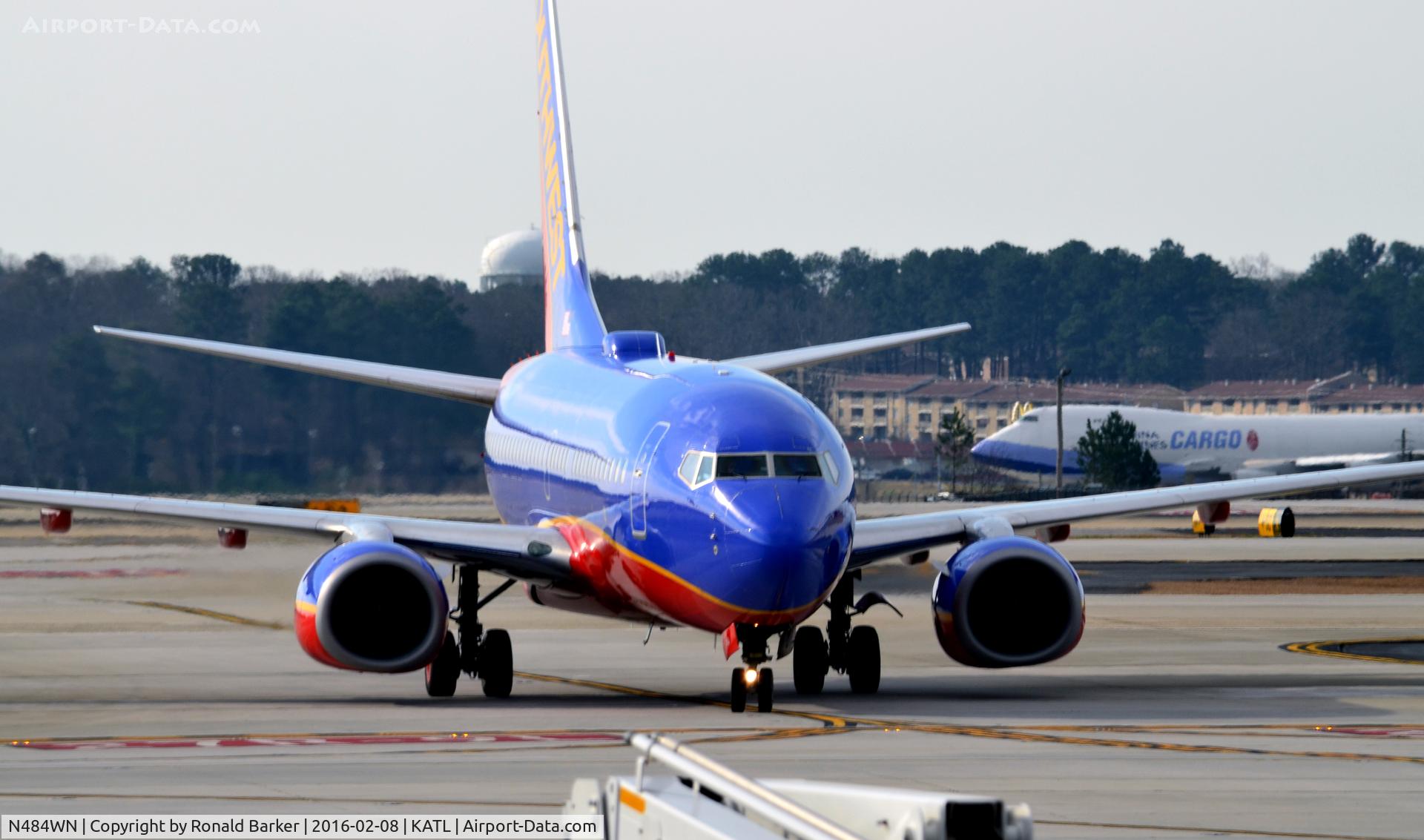 N484WN, 2004 Boeing 737-7H4 C/N 33841, Taxi Atlanta