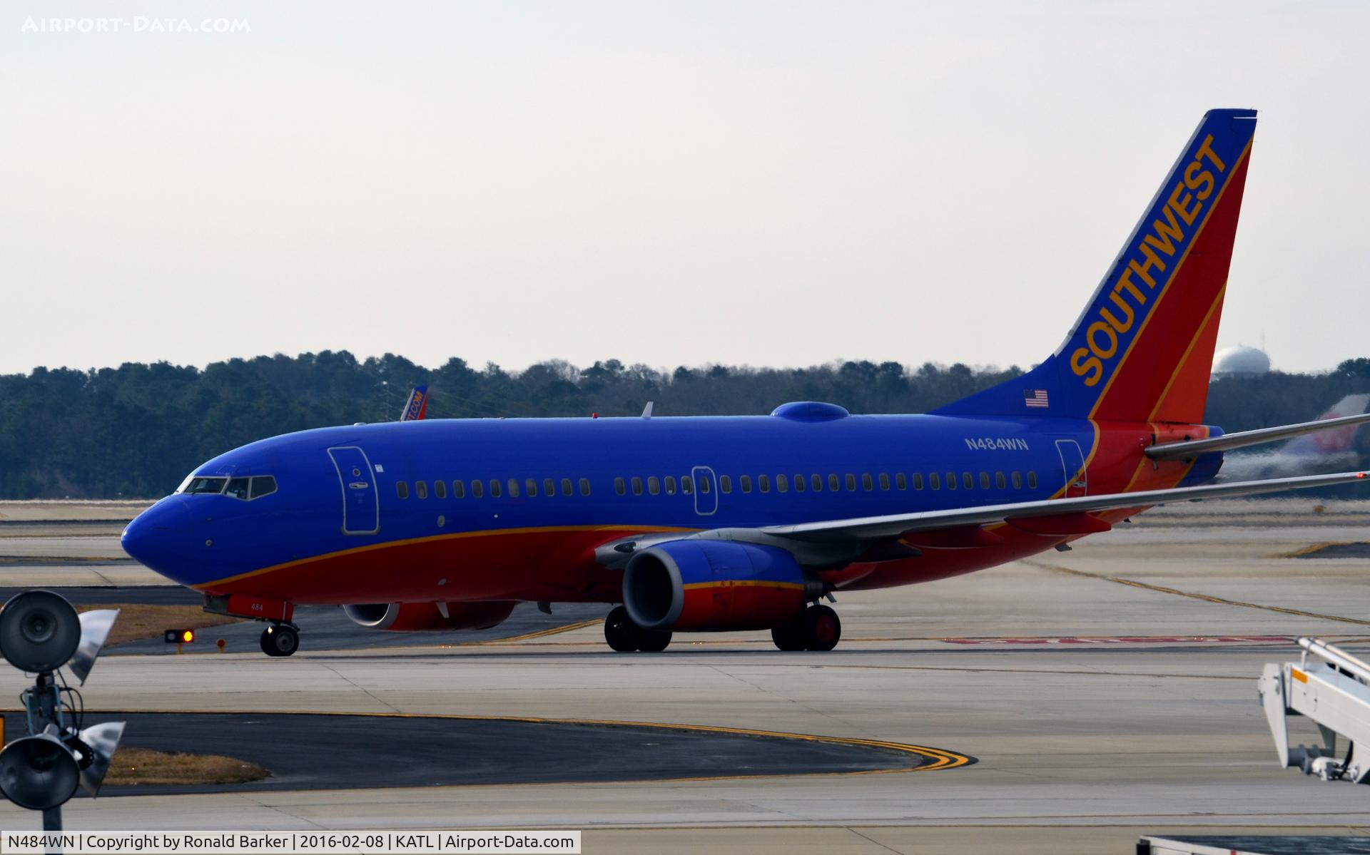 N484WN, 2004 Boeing 737-7H4 C/N 33841, Taxi Atlanta