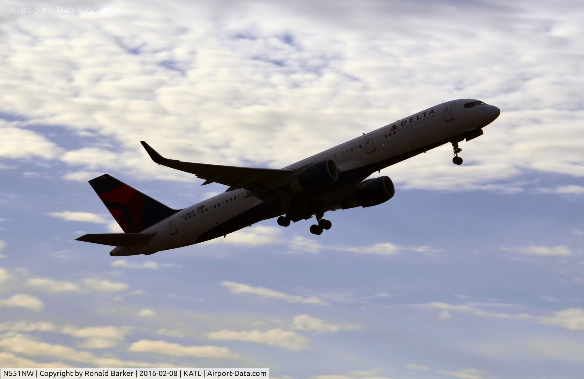 N551NW, 2001 Boeing 757-251 C/N 26498, Takeoff Atlanta