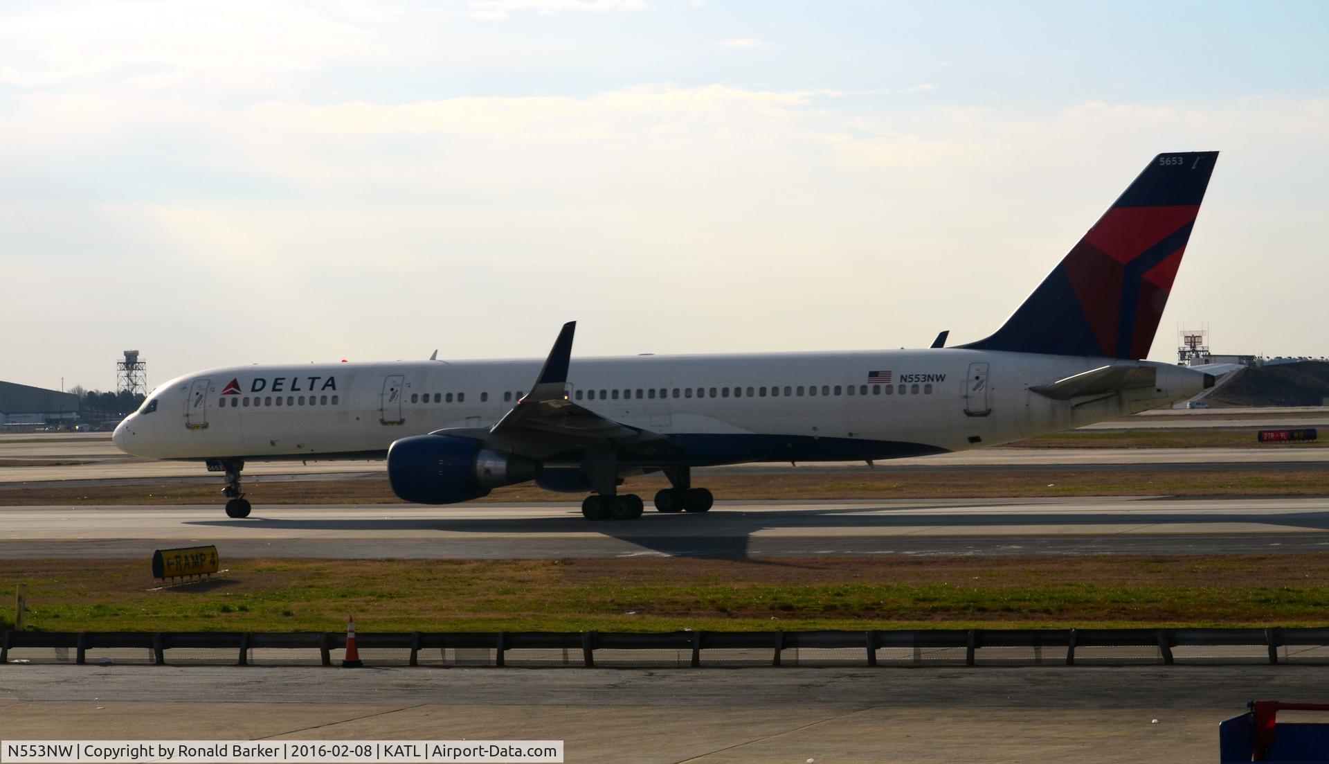 N553NW, 2001 Boeing 757-251 C/N 26500, Taxi Atlanta