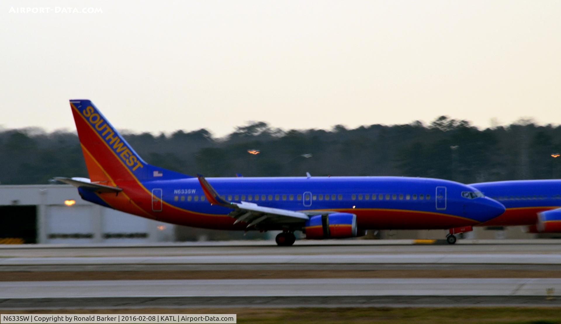 N633SW, 1996 Boeing 737-3H4 C/N 27936, Landing Atlanta