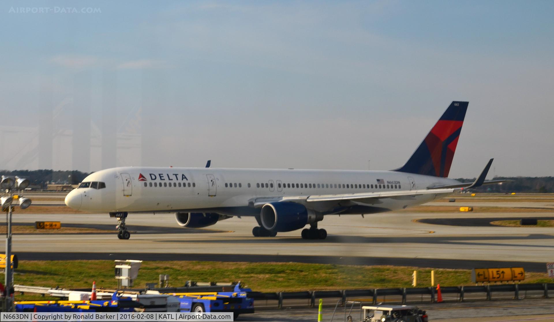 N663DN, 1991 Boeing 757-232 C/N 24992, Taxi Atlanta