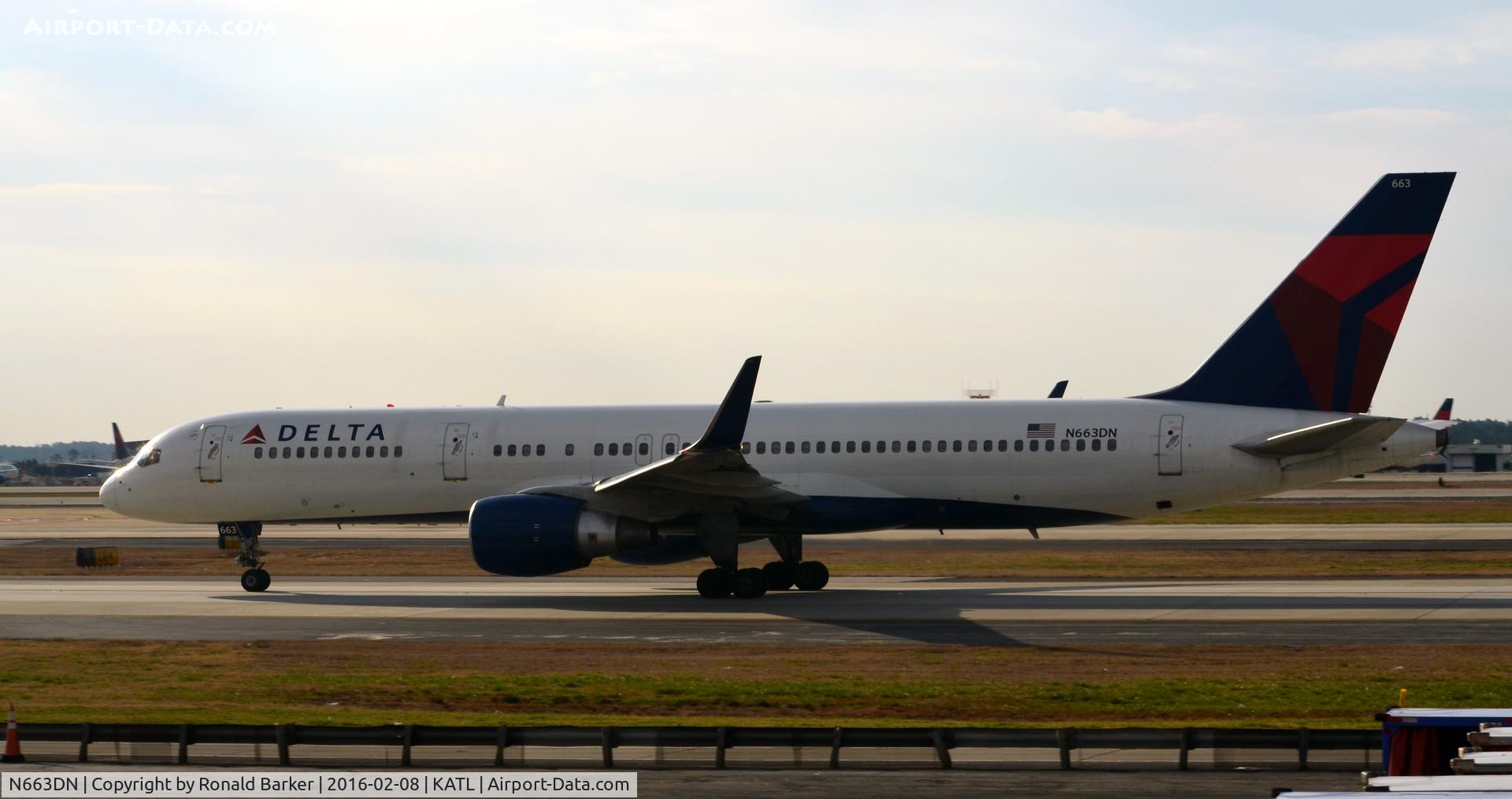 N663DN, 1991 Boeing 757-232 C/N 24992, Taxi Atlanta