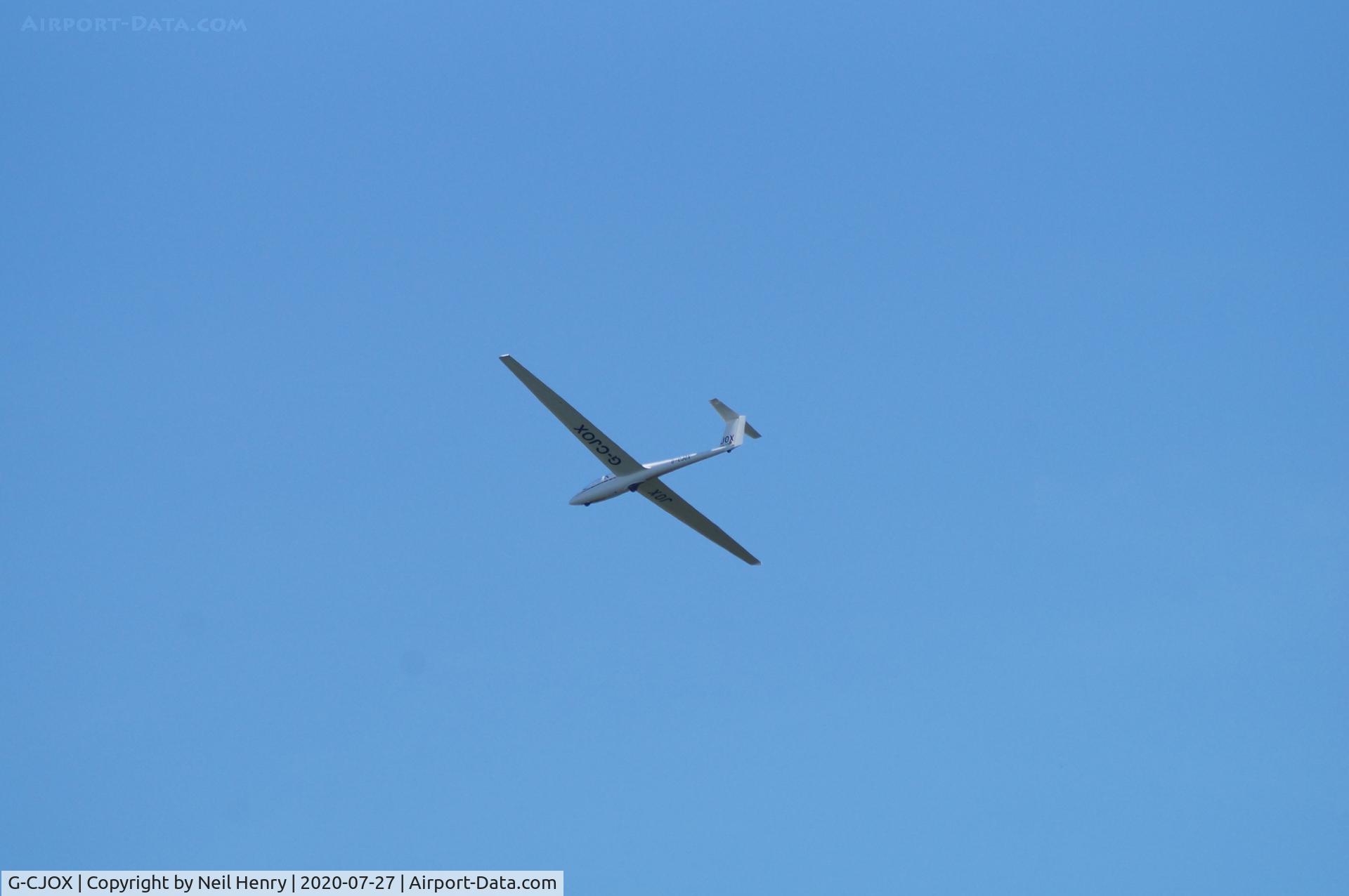 G-CJOX, 1999 Schleicher ASK 21 C/N 21702, In flight over Parham, West Sussex. Coming in to land at Storrington.