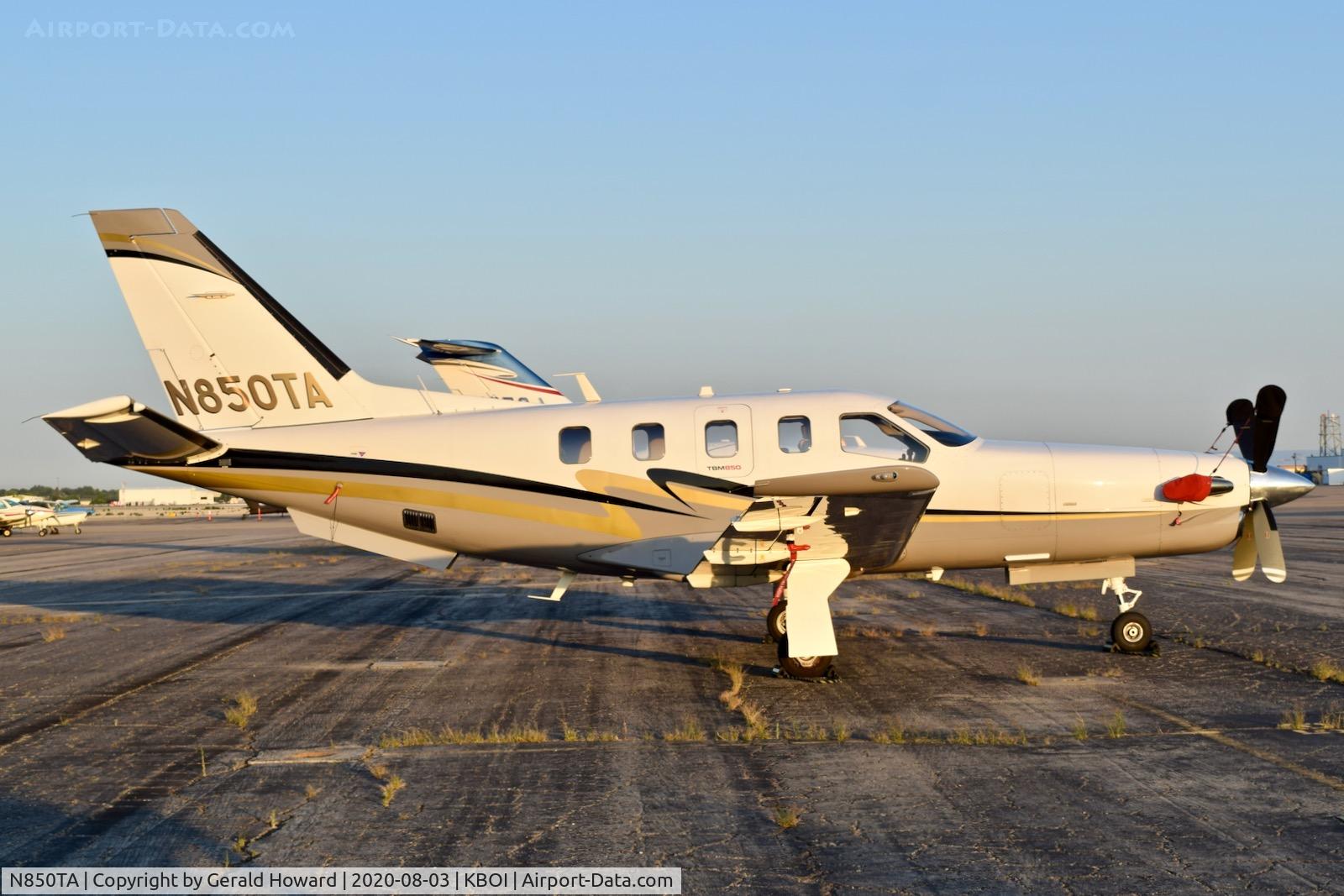 N850TA, 2010 Socata TBM 700 C/N 542, Parked on north GA ramp.