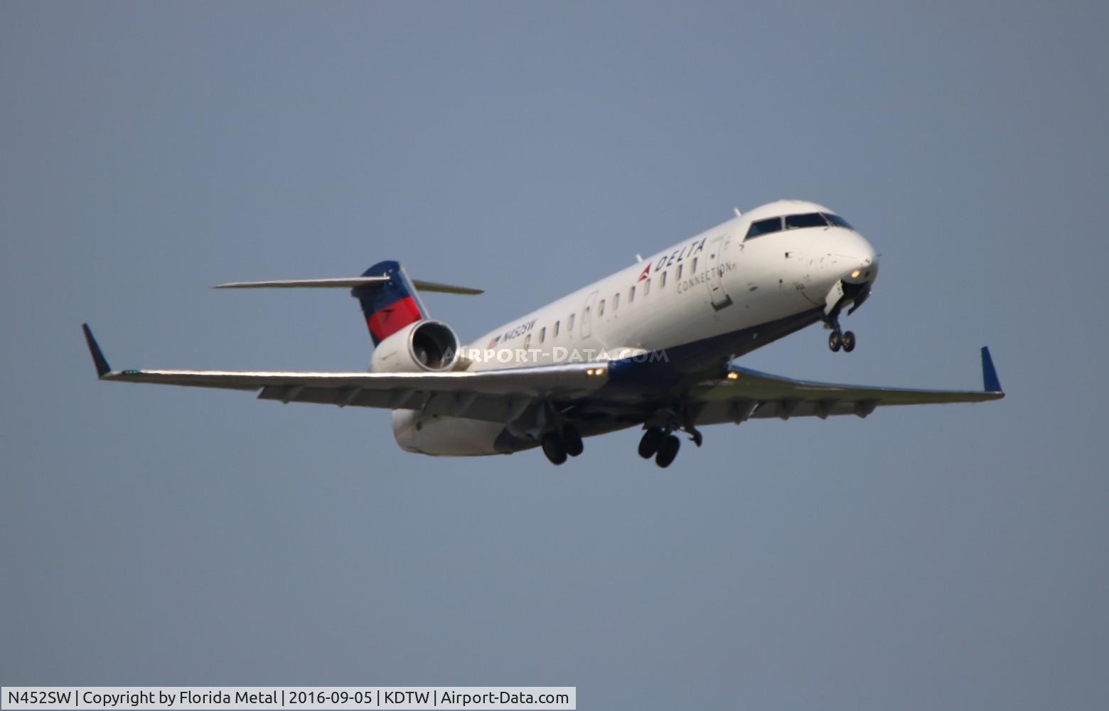 N452SW, 2002 Bombardier CRJ-200ER (CL-600-2B19) C/N 7716, DTW 2016