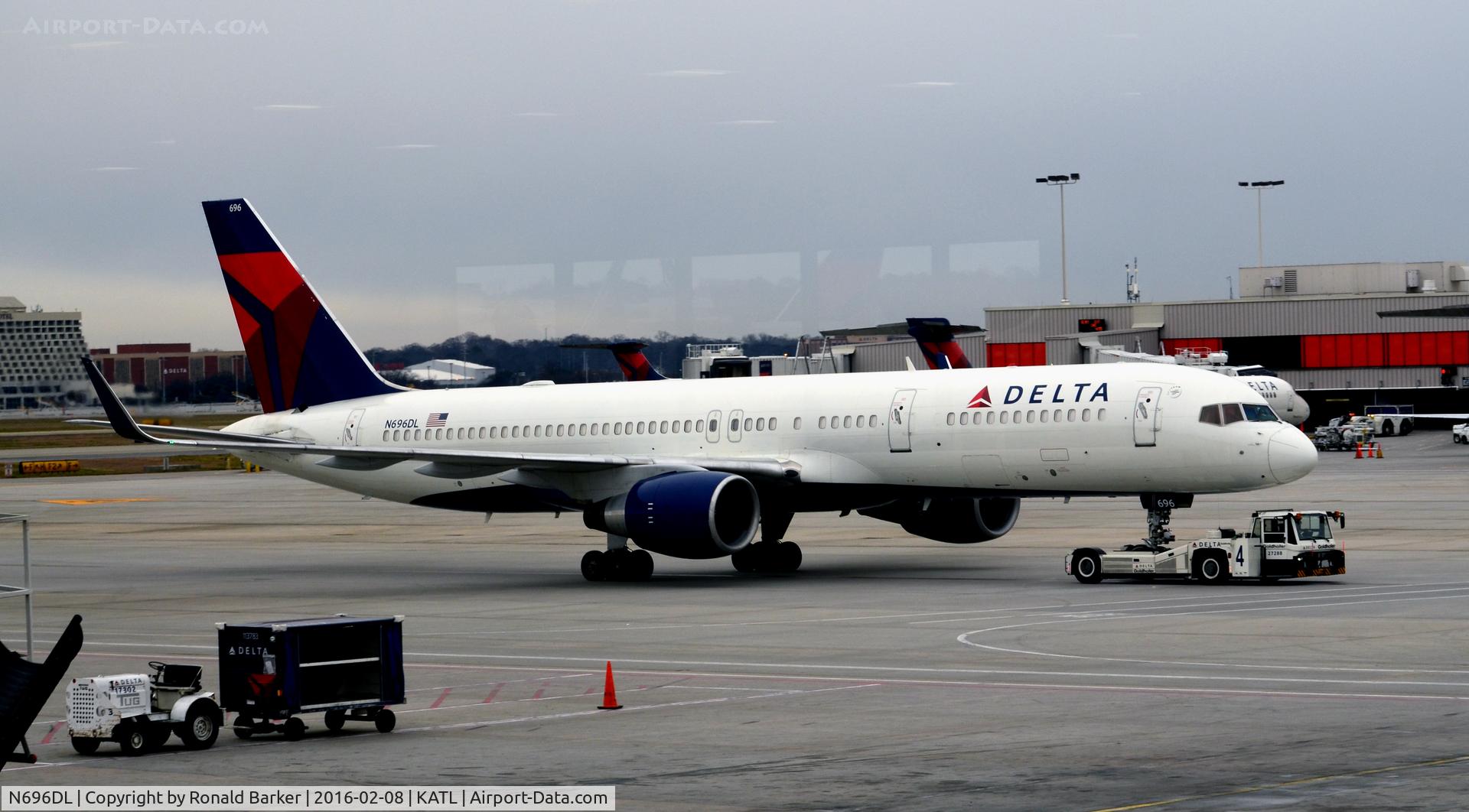 N696DL, 1999 Boeing 757-232 C/N 29728, Towed Atlanta