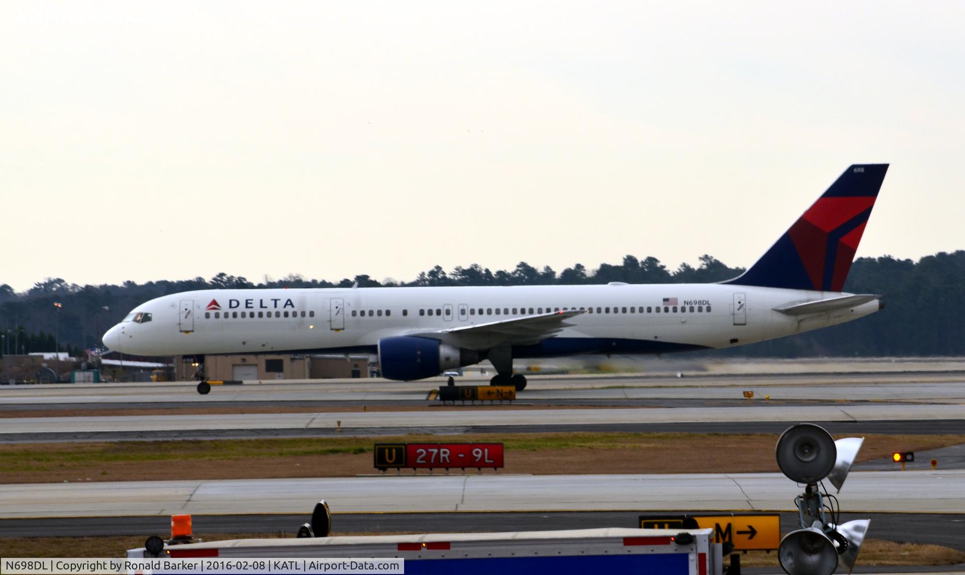 N698DL, 1999 Boeing 757-232 C/N 29911, Takeoff Atlanta