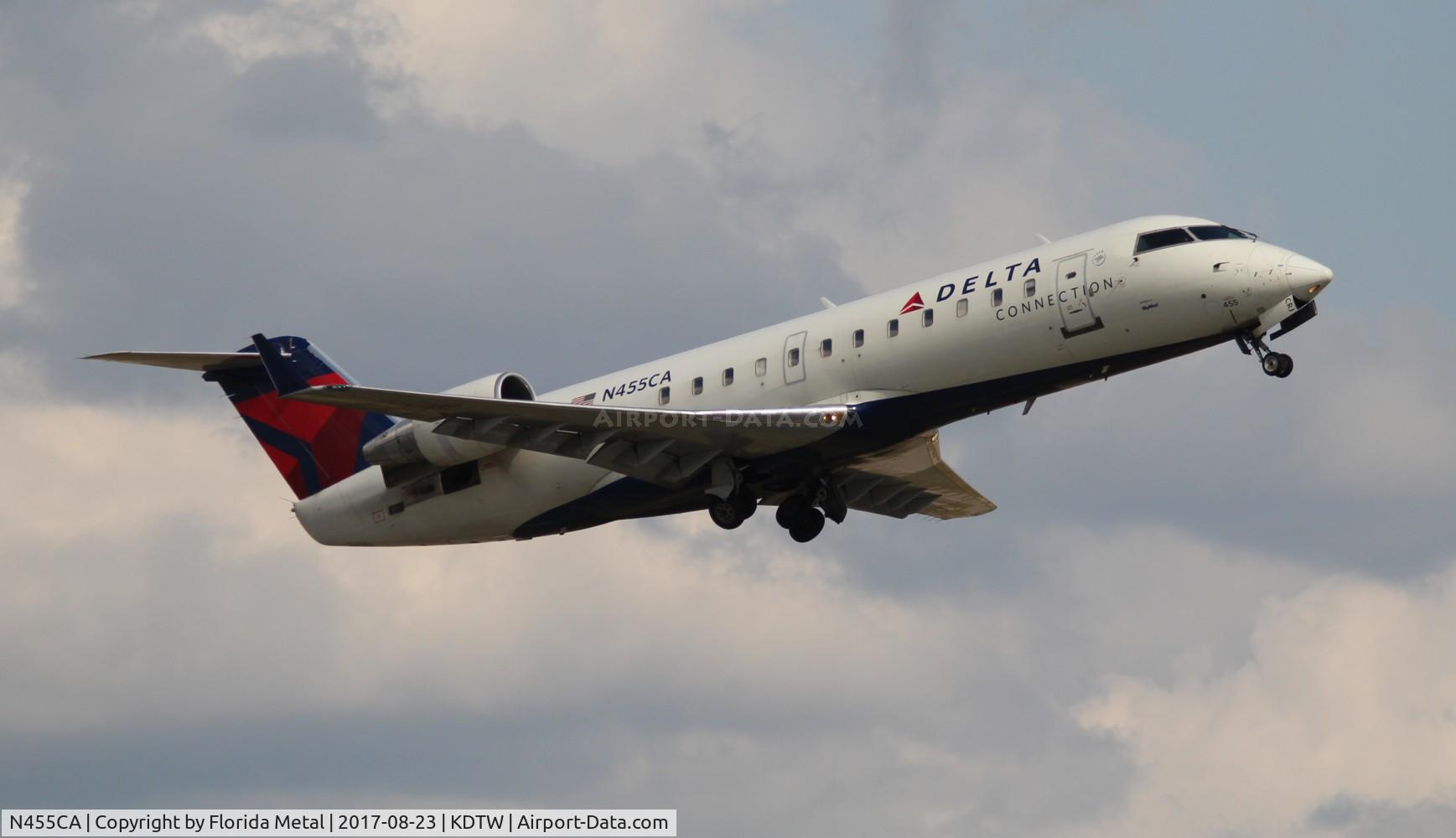 N455CA, 2002 Bombardier CRJ-200ER (CL-600-2B19) C/N 7592, DTW 2017
