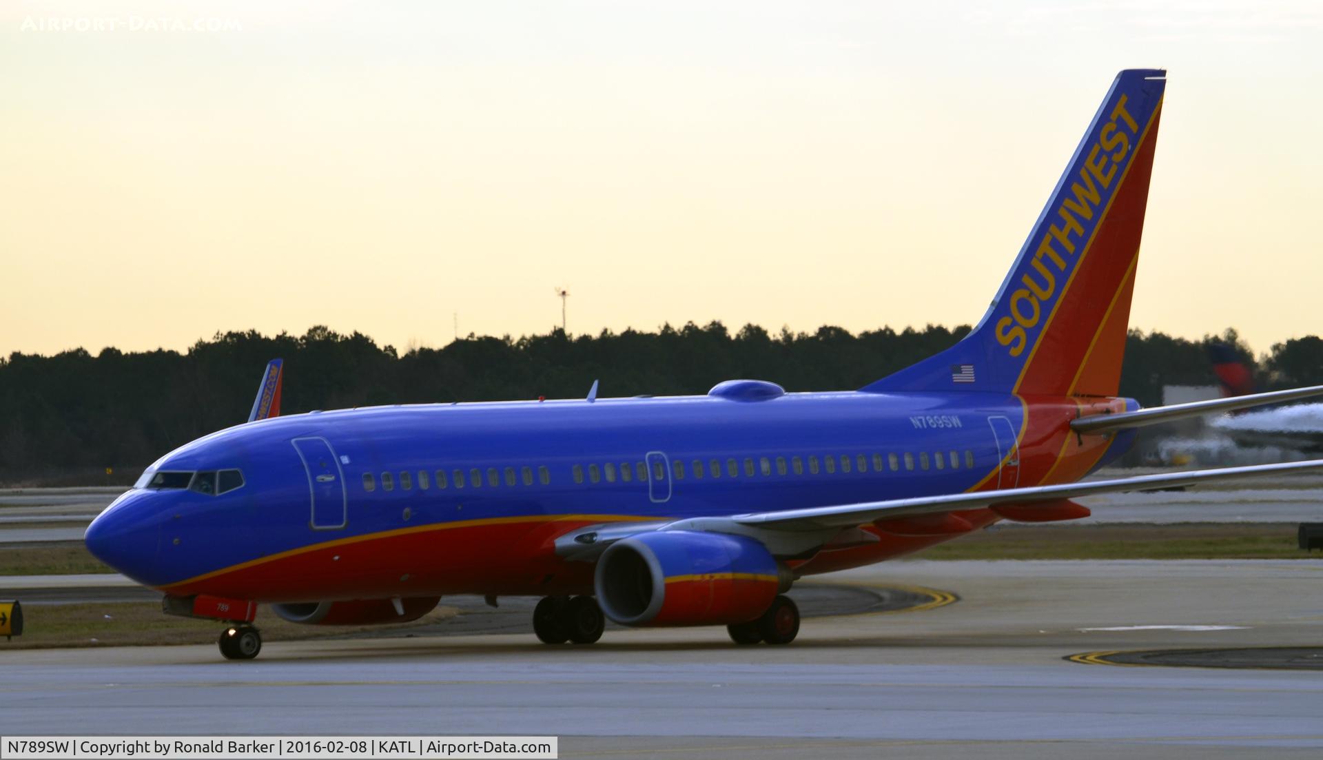 N789SW, 2000 Boeing 737-7H4 C/N 29816, Taxi Atlanta
