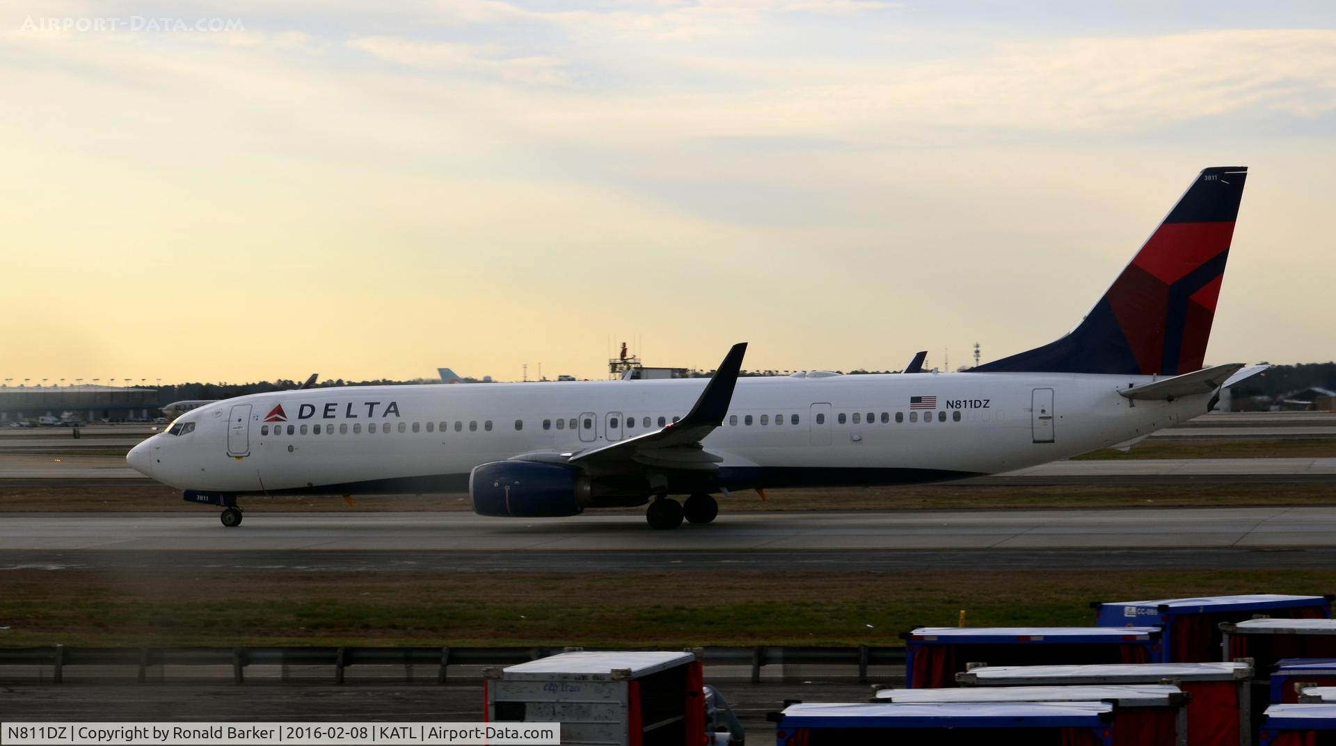 N811DZ, 2013 Boeing 737-932/ER C/N 31916, Taxi Atlanta