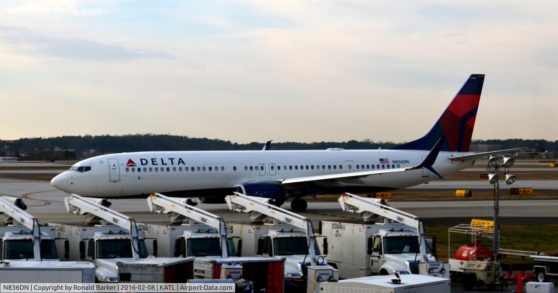 N836DN, 2015 Boeing 737-932/ER C/N 31947, Taxi Atlanta