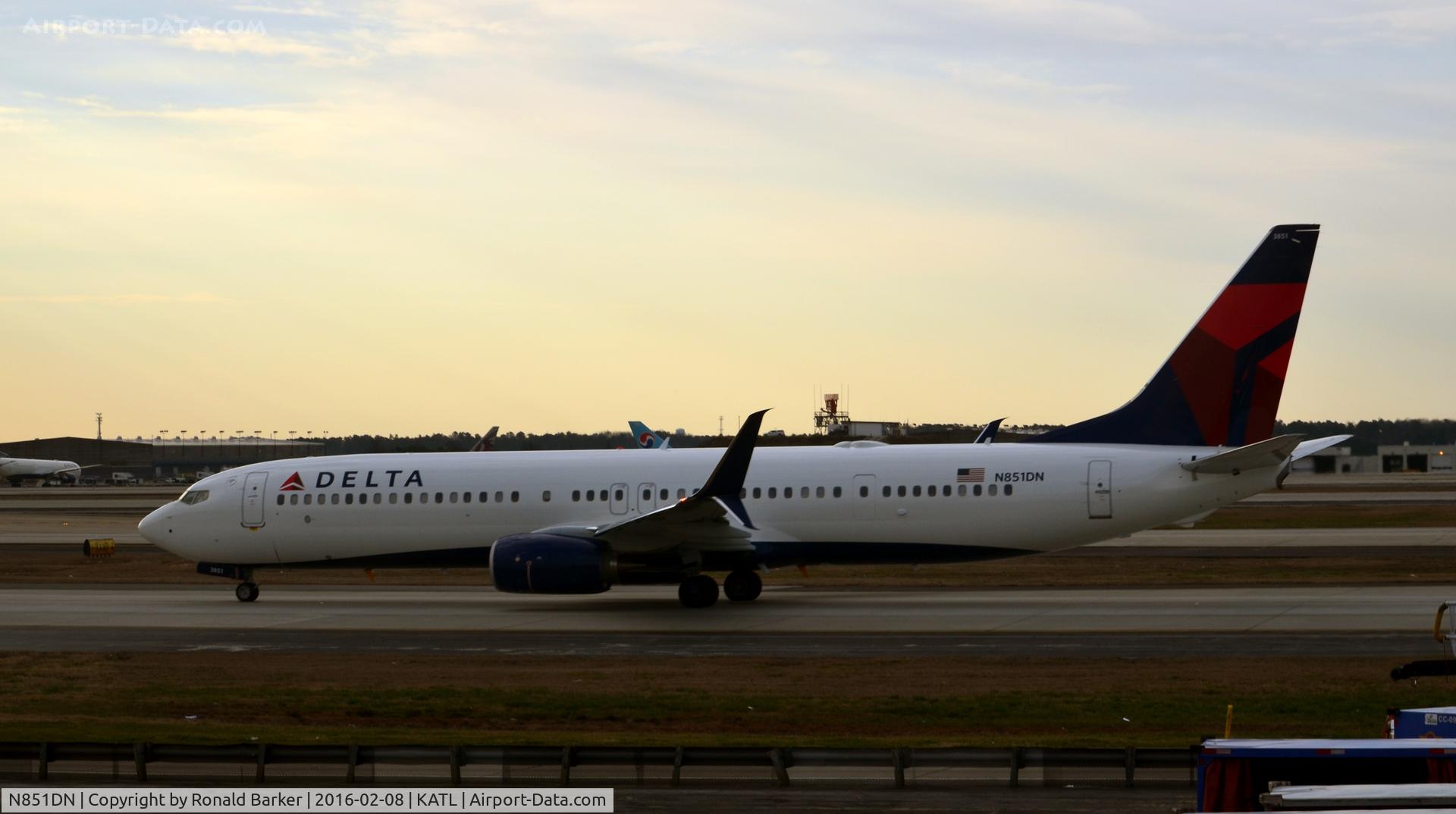 N851DN, 2016 Boeing 737-932/ER C/N 31962, Taxi Atlanta