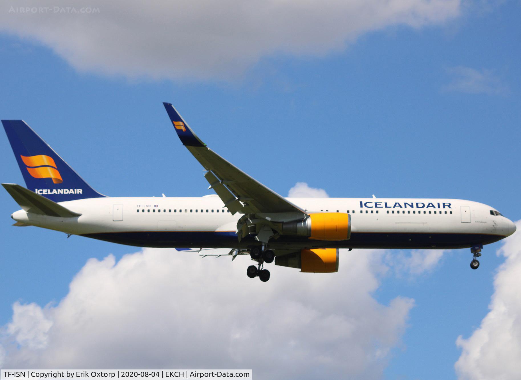 TF-ISN, 2000 Boeing 767-319 C/N 30586, TF-ISN landing rw 04L