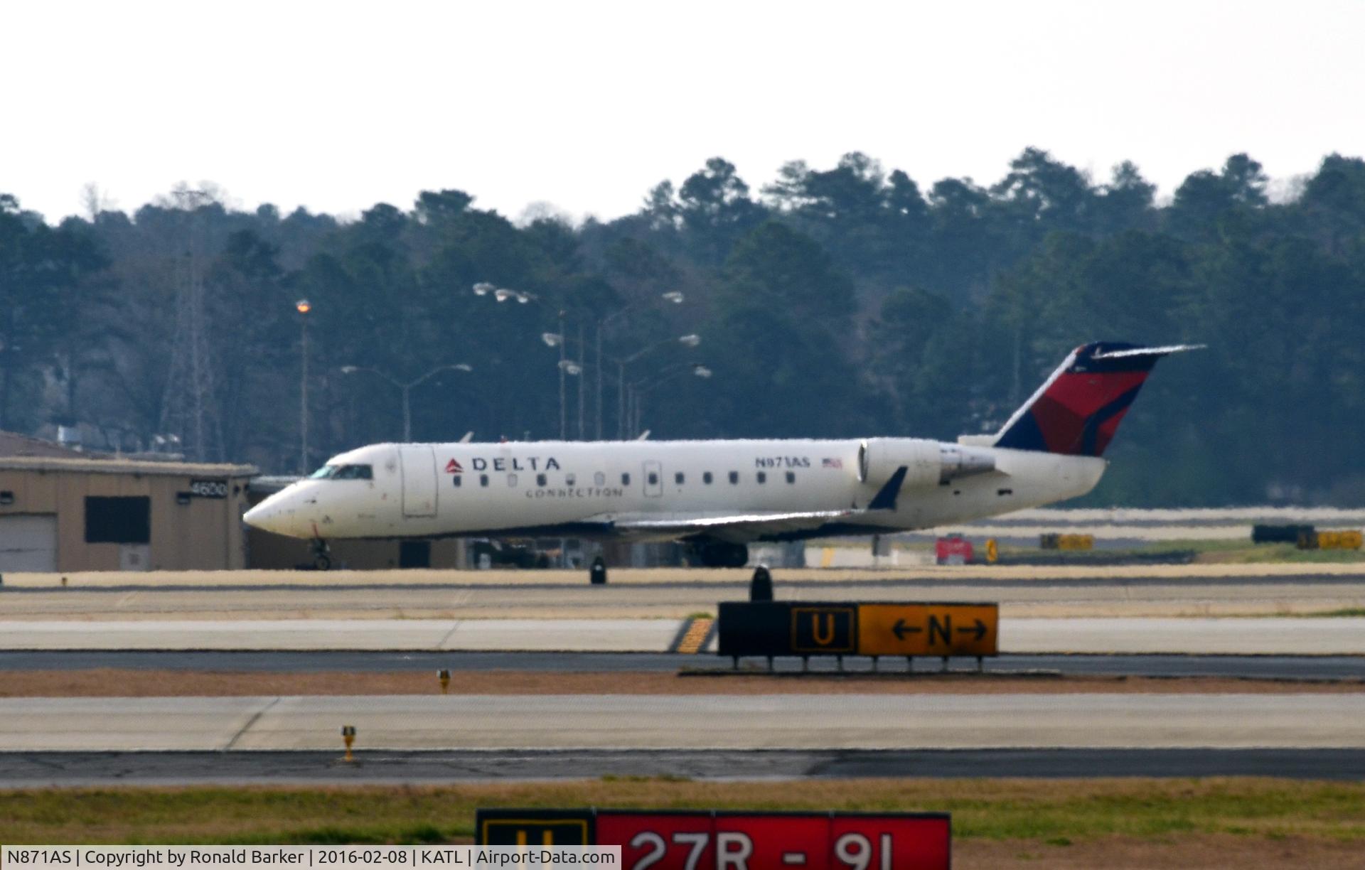 N871AS, 2001 Bombardier CRJ-200ER (CL-600-2B19) C/N 7537, Taxi Atlanta