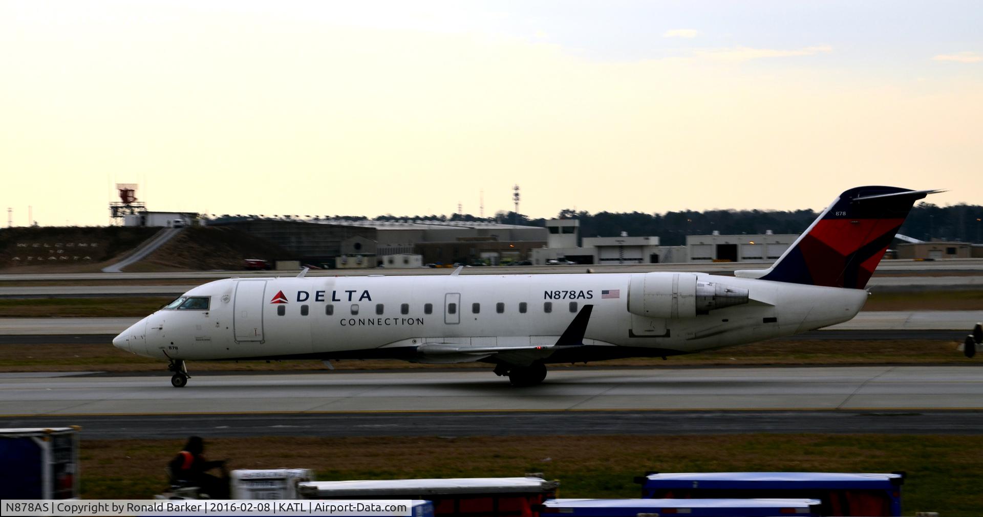 N878AS, 2002 Bombardier CRJ-200ER (CL-600-2B19) C/N 7590, Taxi Atlanta