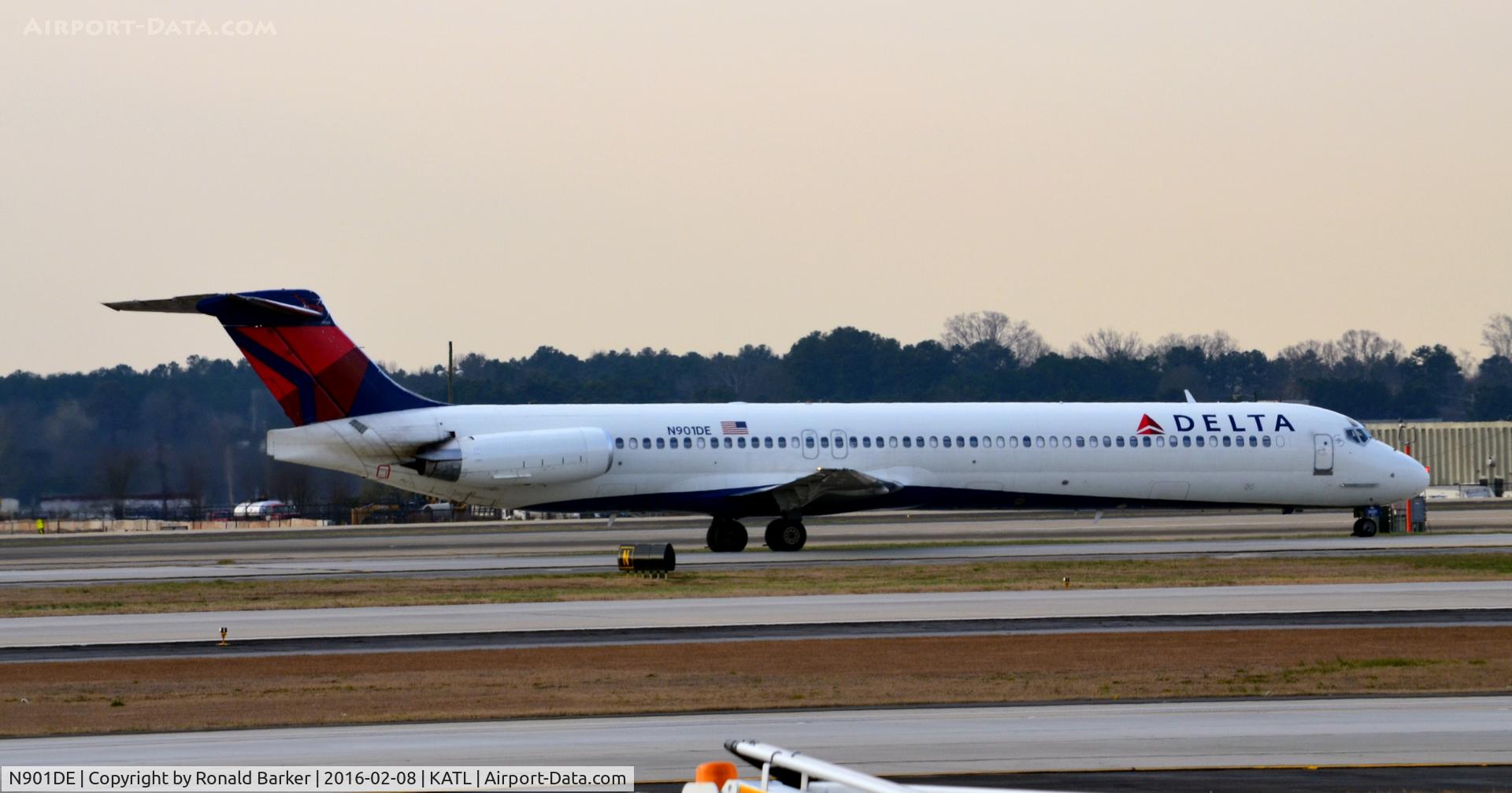 N901DE, 1992 McDonnell Douglas MD-88 C/N 53378, Landing Atlanta