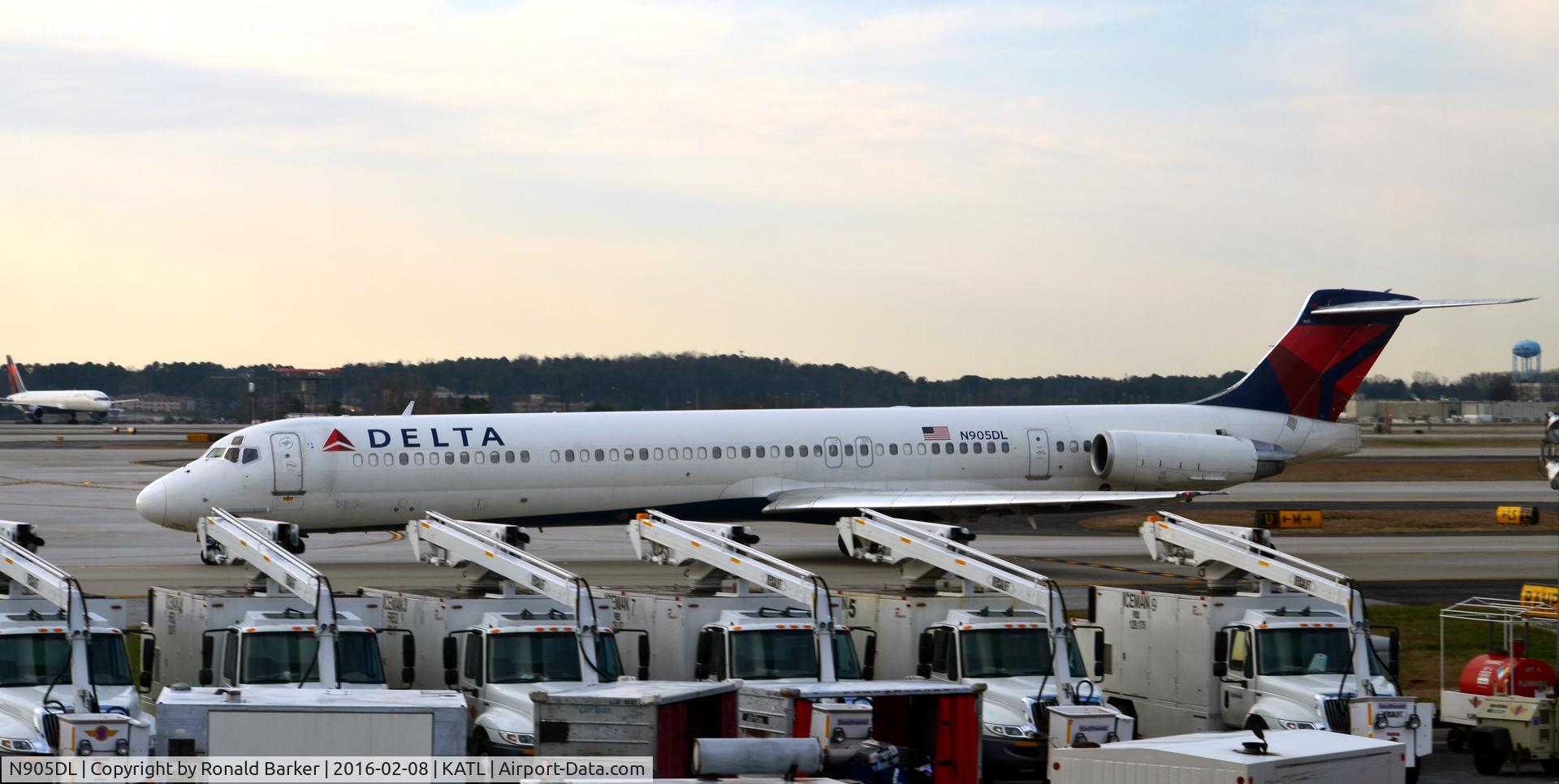 N905DL, 1987 McDonnell Douglas MD-88 C/N 49536, Taxi Atlanta