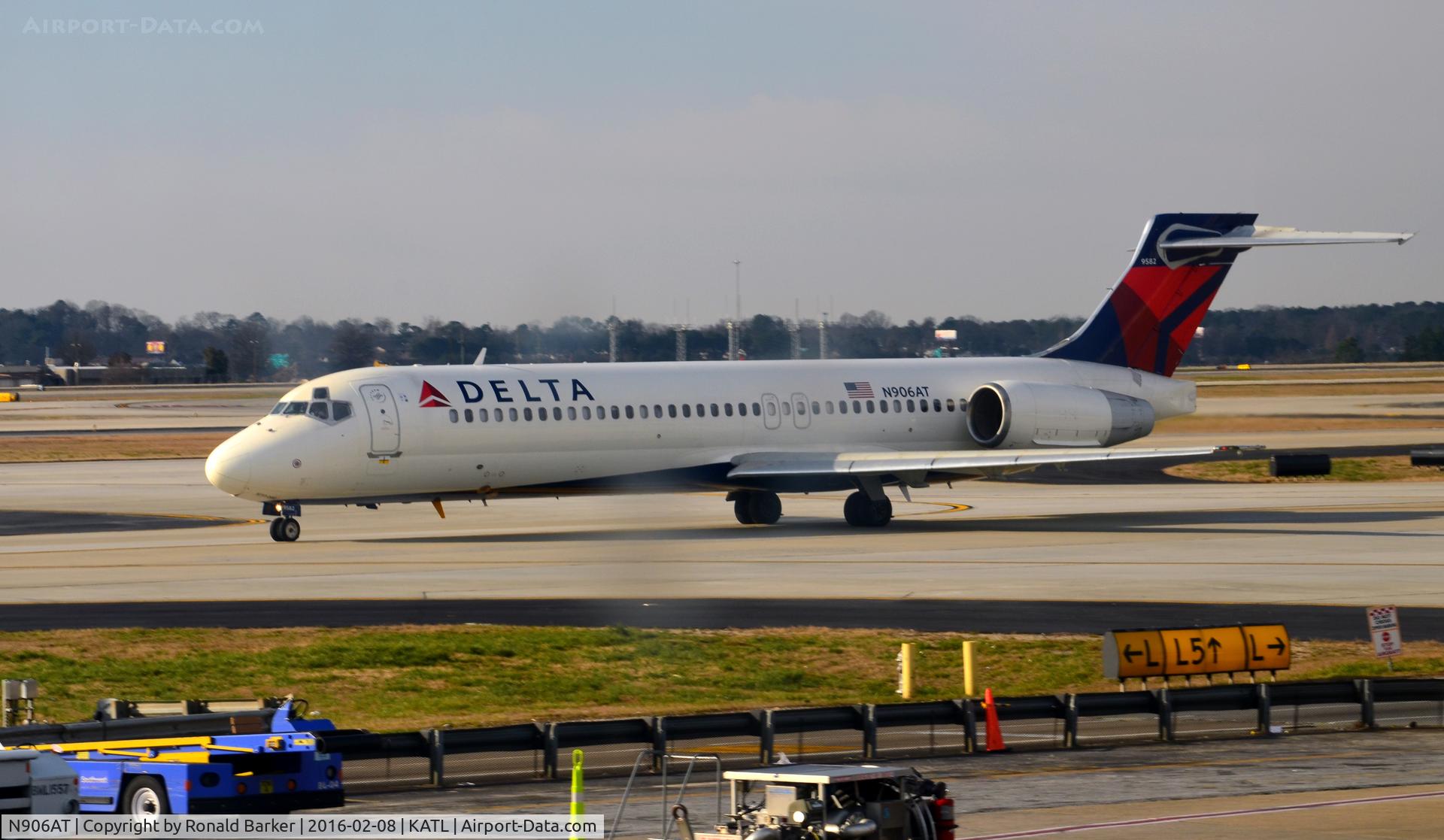 N906AT, 2001 Boeing 717-200 C/N 55087, Taxi Atlanta