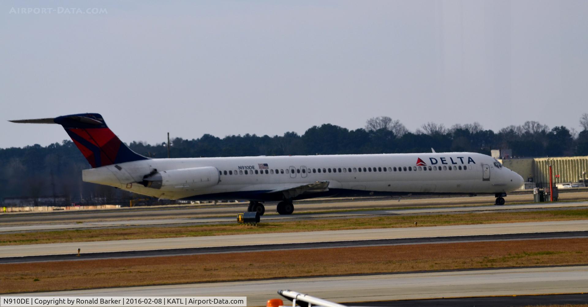 N910DE, 1992 McDonnell Douglas MD-88 C/N 53419, Taxi Atlanta