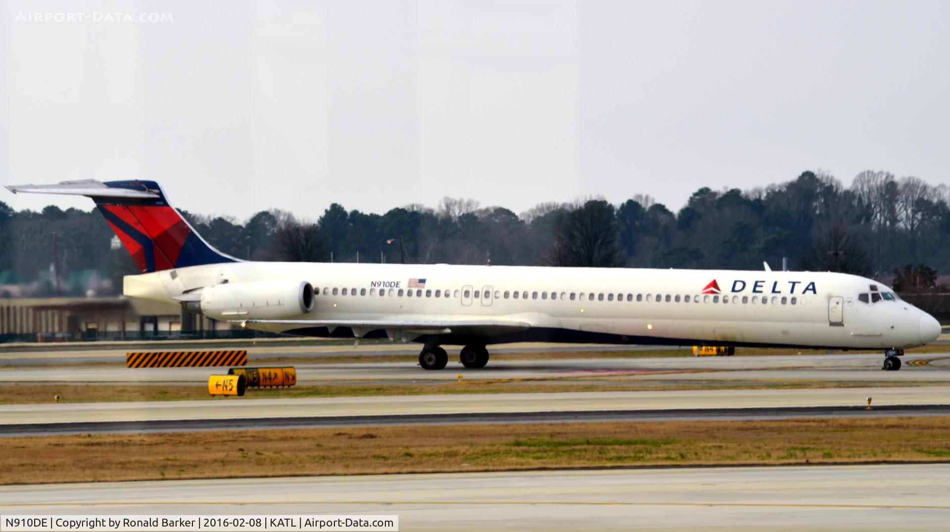N910DE, 1992 McDonnell Douglas MD-88 C/N 53419, Taxi Atlanta