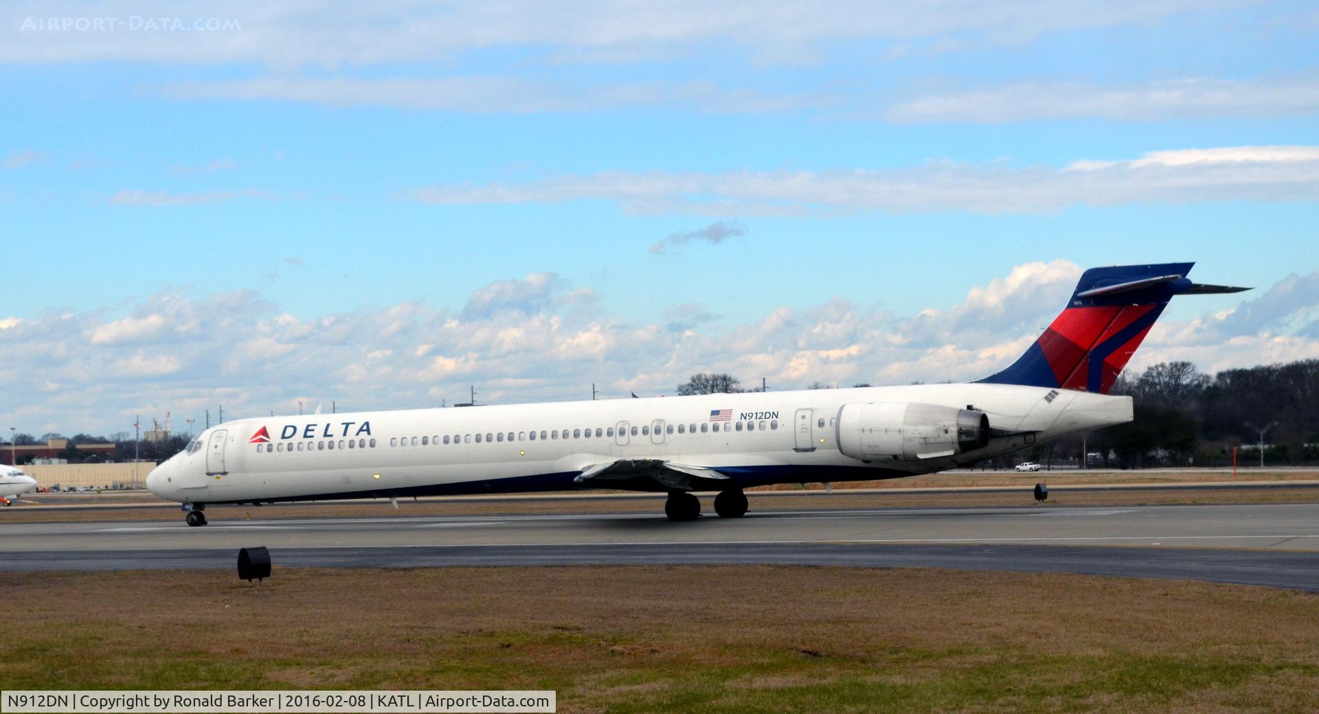 N912DN, 1996 McDonnell Douglas MD-90-30 C/N 53392, Takeoff Runway 26L roll Atlanta