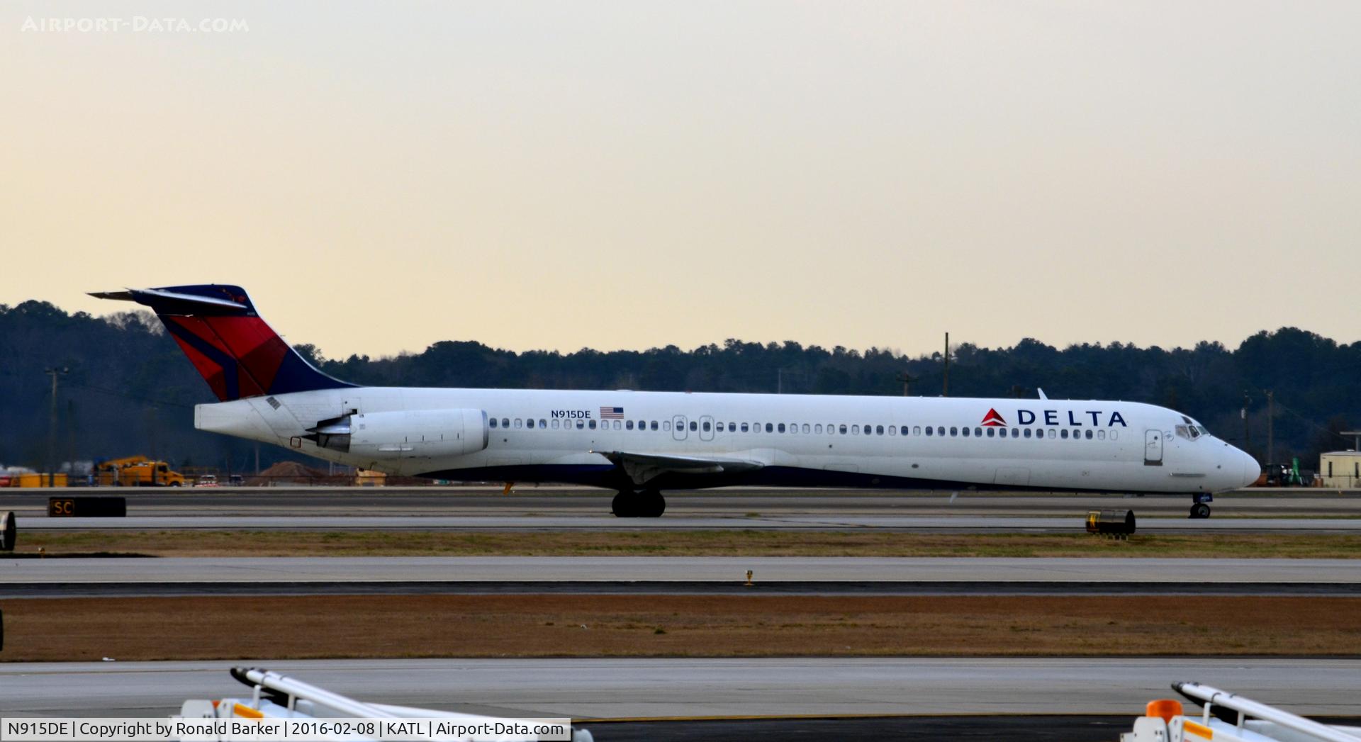 N915DE, 1993 McDonnell Douglas MD-88 C/N 53420, Taxi Atlanta