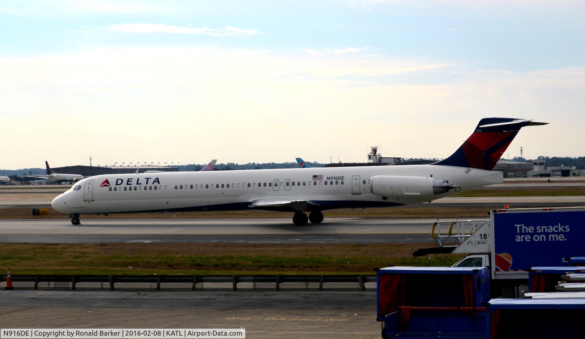 N916DE, 1993 McDonnell Douglas MD-88 C/N 53421, Taxi Atlanta