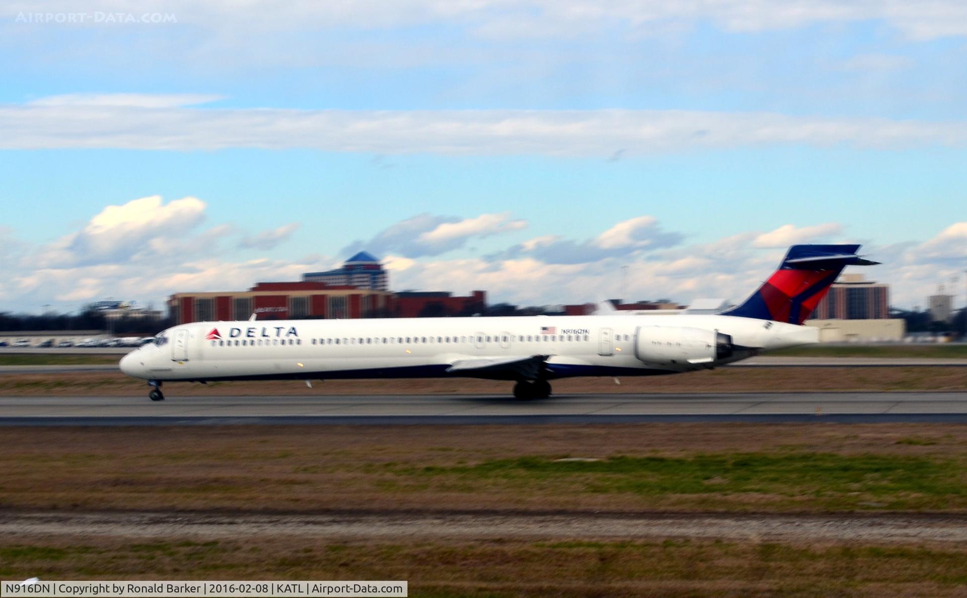 N916DN, 1996 McDonnell Douglas MD-90-30 C/N 53396, Takeoff Atlanta