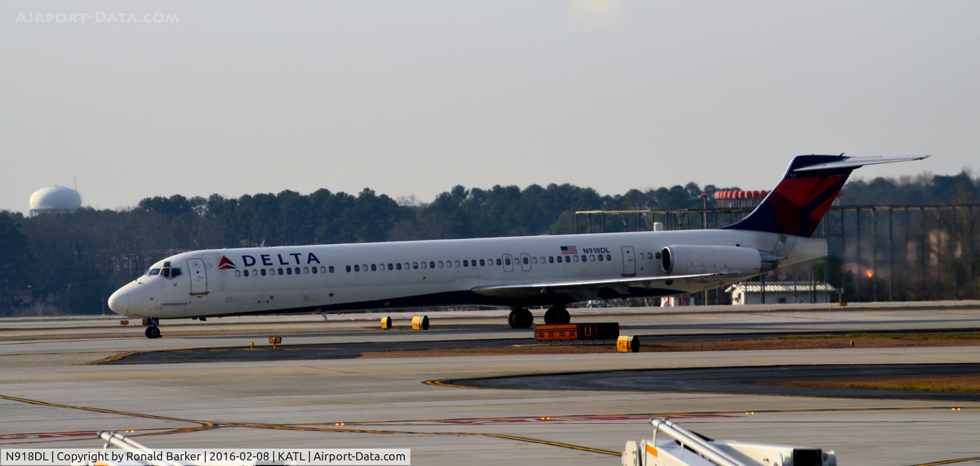 N918DL, 1988 McDonnell Douglas MD-88 C/N 49583, Taxi Atlanta