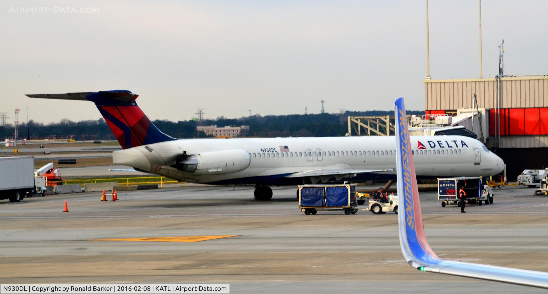 N930DL, 1988 McDonnell Douglas MD-88 C/N 49717, At the gate Atlanta