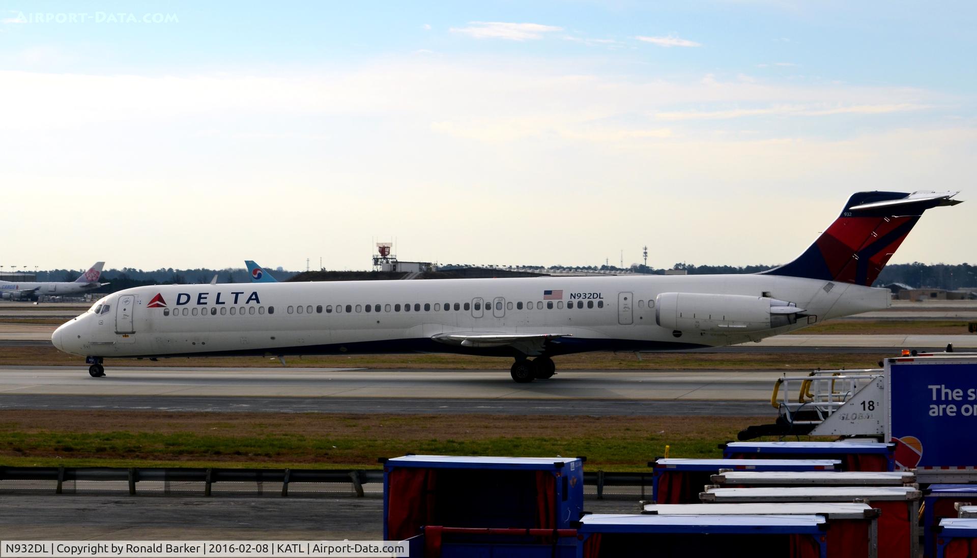 N932DL, 1989 McDonnell Douglas MD-88 C/N 49719, Taxi Atlanta
