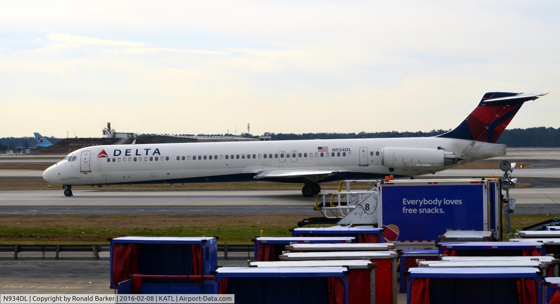 N934DL, 1989 McDonnell Douglas MD-88 C/N 49721, Taxi Atlanta