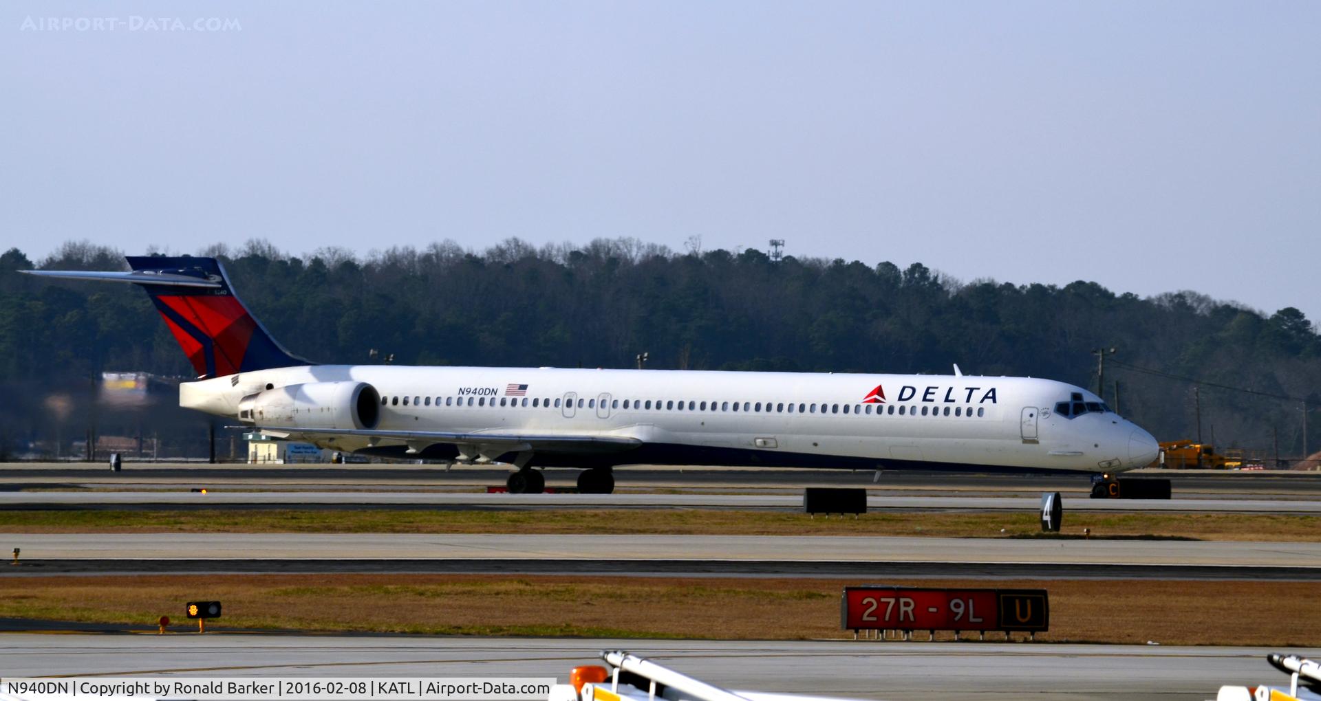 N940DN, 1997 McDonnell Douglas MD-90-30 C/N 53359, Taxi Atlanta
