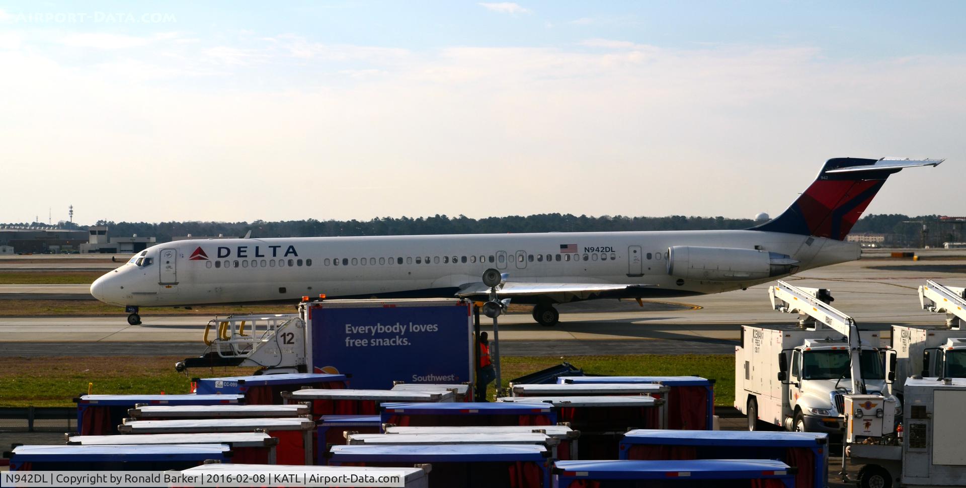 N942DL, 1989 McDonnell Douglas MD-88 C/N 49815, Taxi Atlanta