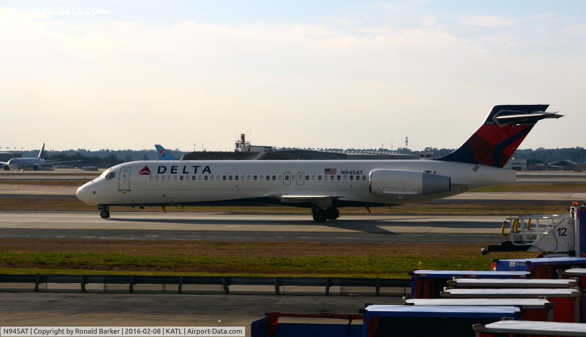 N945AT, 1999 Boeing 717-200 C/N 55008, Taxi Atlanta