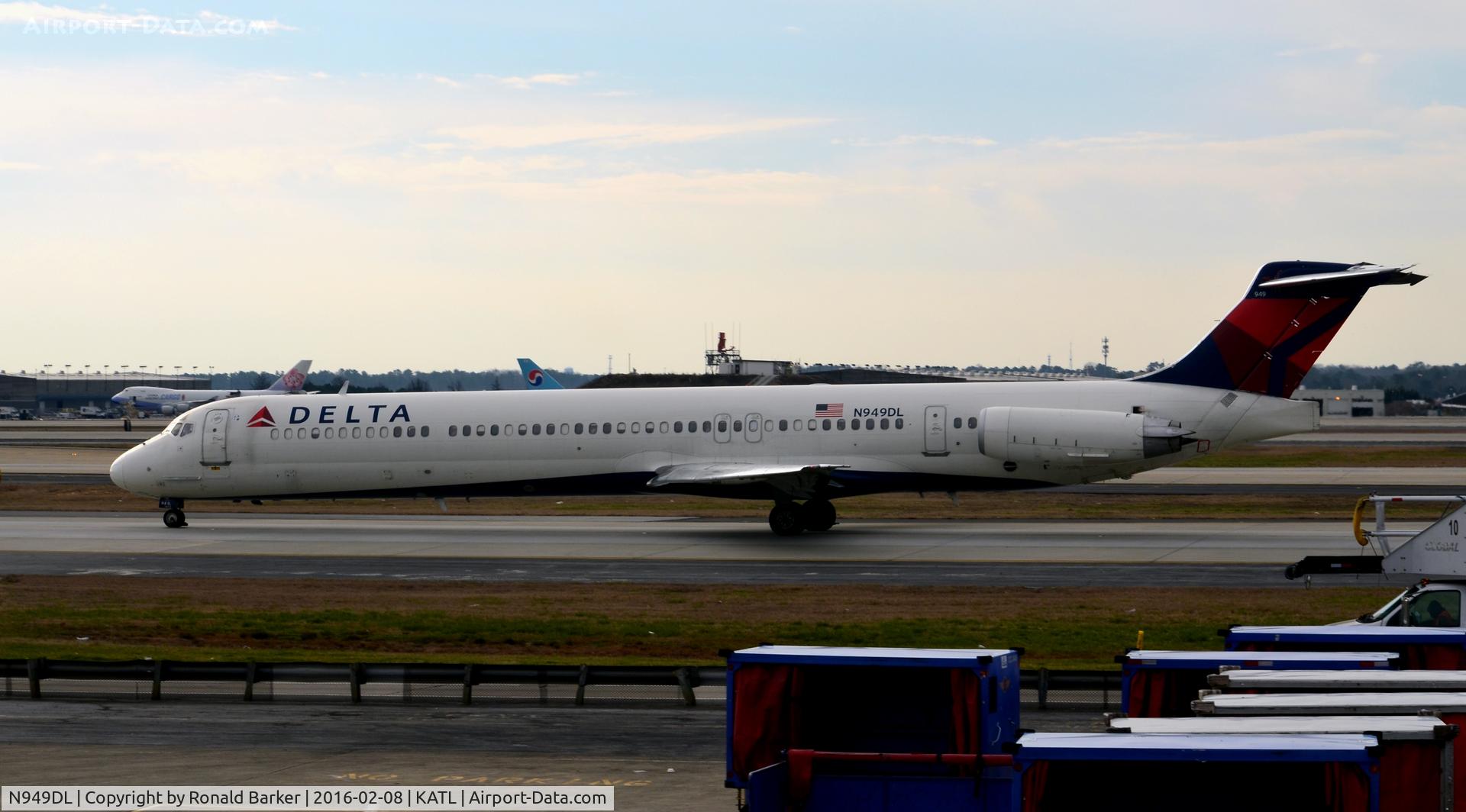 N949DL, 1990 McDonnell Douglas MD-88 C/N 49880, Taxi Atlanta