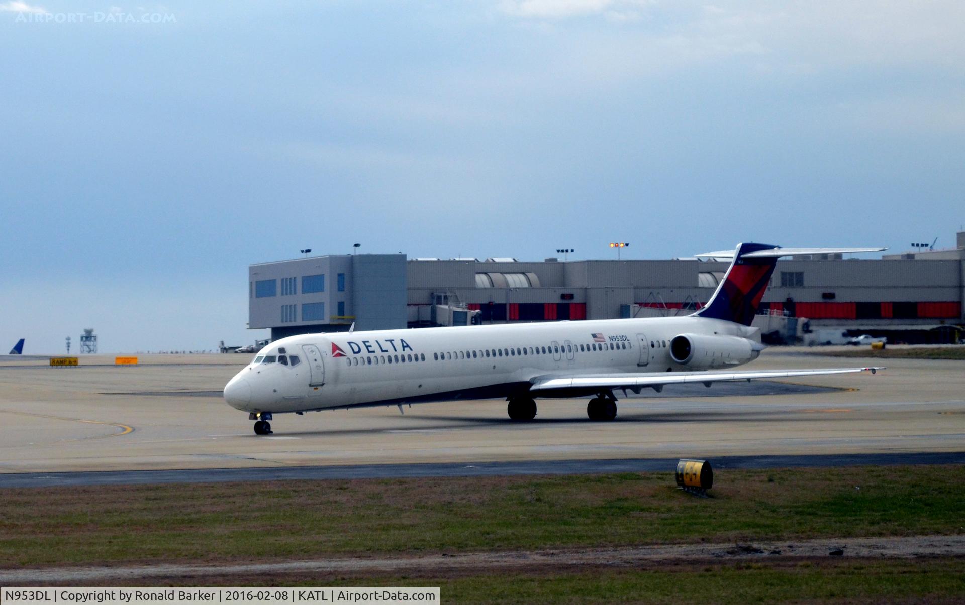 N953DL, 1990 McDonnell Douglas MD-88 C/N 49884, Taxi Atlanta