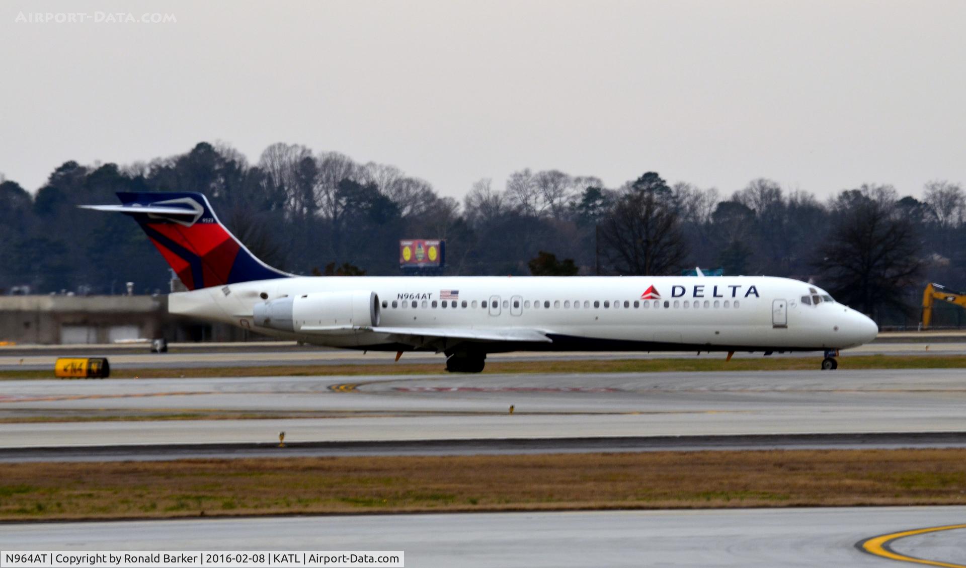 N964AT, 2001 Boeing 717-200 C/N 55025, Taxi Atlanta