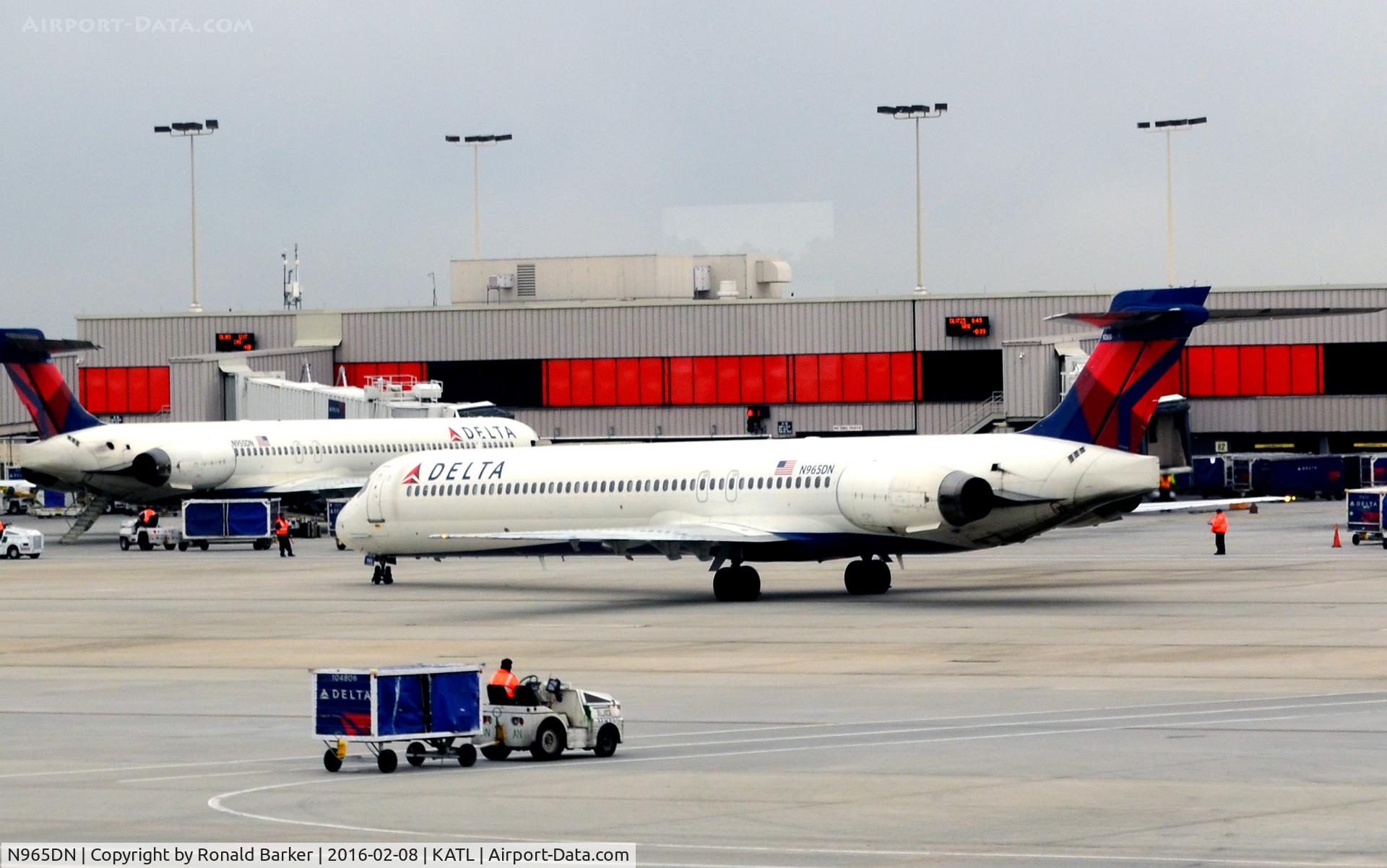 N965DN, 2001 McDonnell Douglas MD-90-30 C/N 60002, Taxi Atlanta