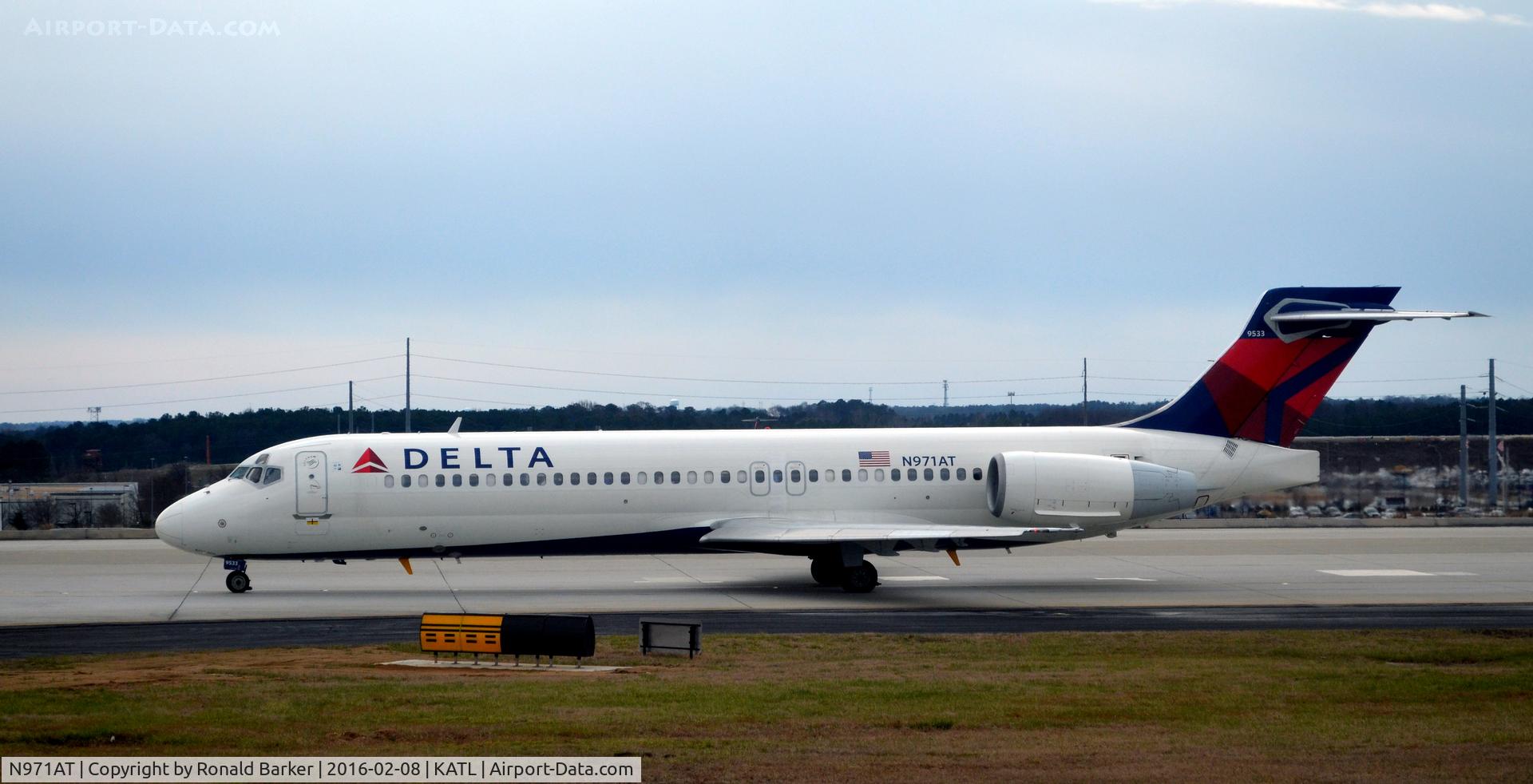 N971AT, 2001 Boeing 717-200 C/N 55032, Taxi Atlanta