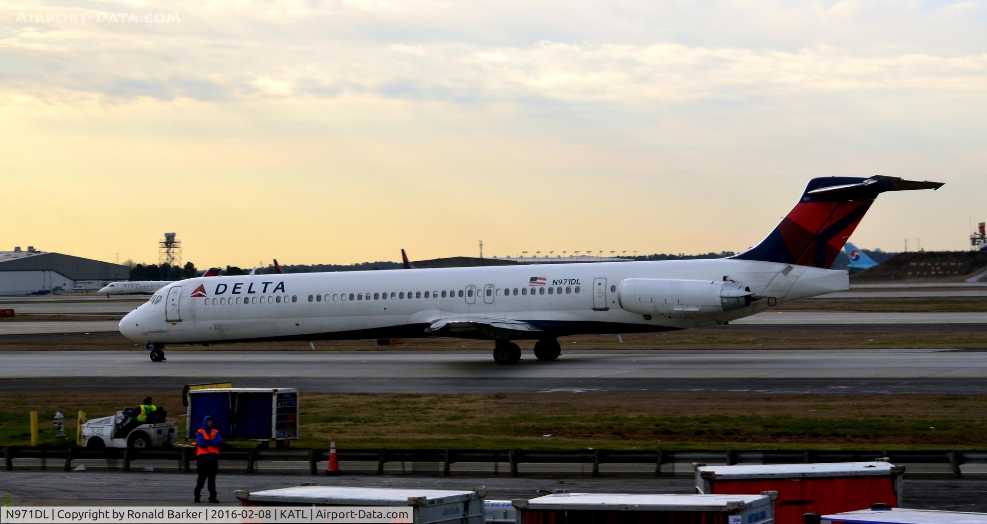 N971DL, 1991 McDonnell Douglas MD-88 C/N 53214, Taxi Atlanta