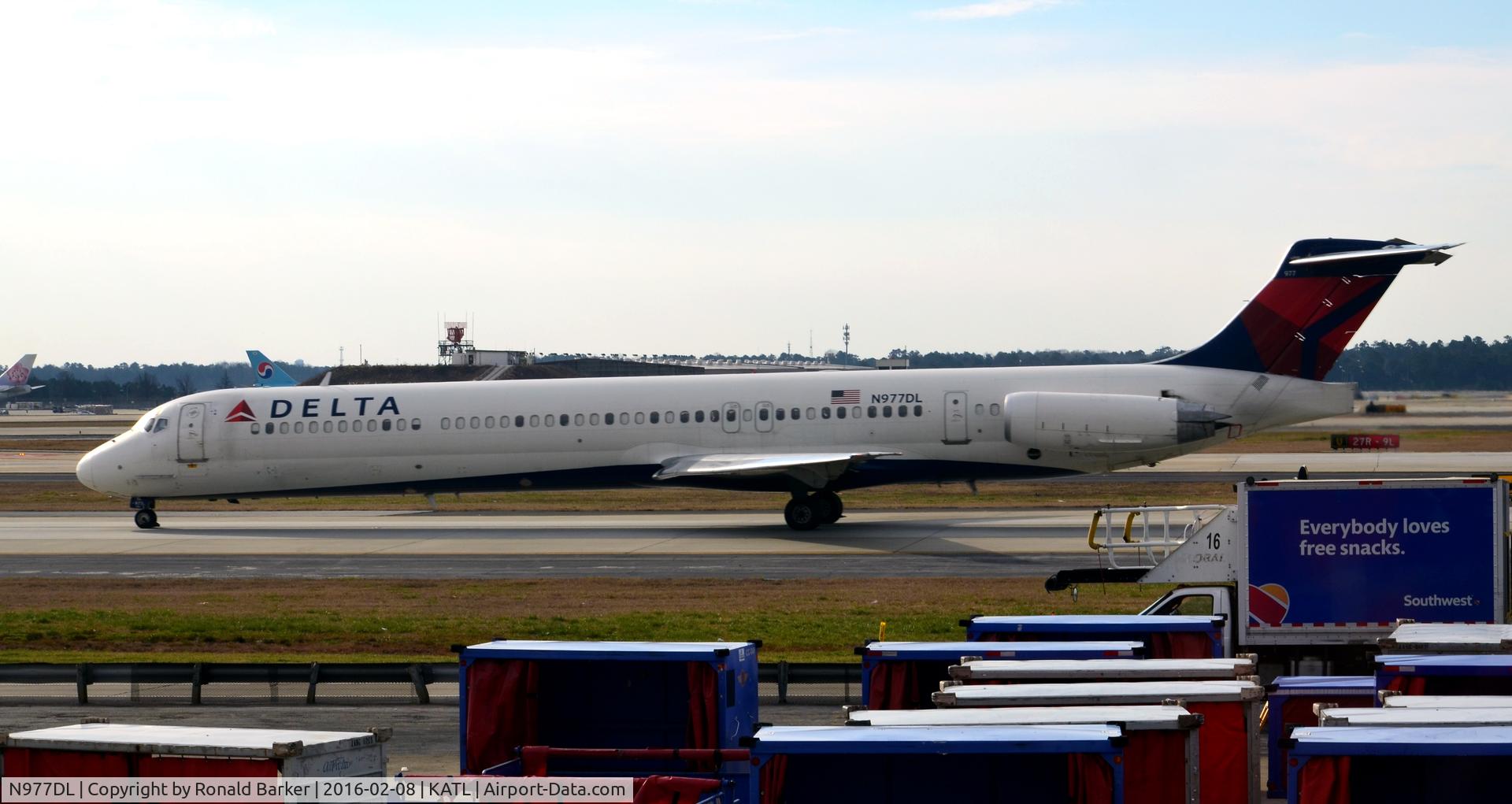 N977DL, 1991 McDonnell Douglas MD-88 C/N 53258, Taxi Atlanta