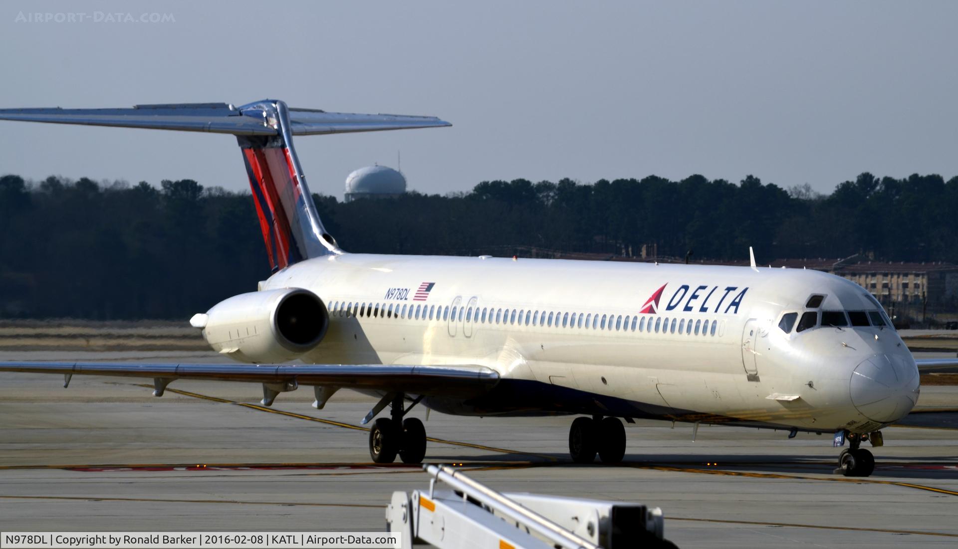 N978DL, 1991 McDonnell Douglas MD-88 C/N 53259, Taxi Atlanta