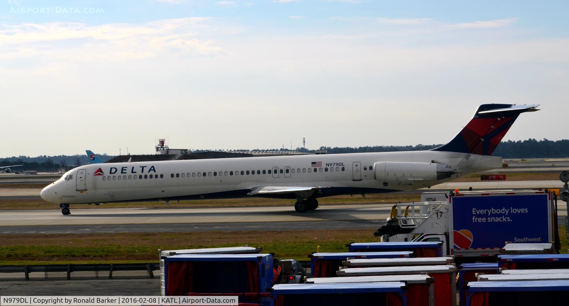 N979DL, 1991 McDonnell Douglas MD-88 C/N 53266, Taxi Atlanta