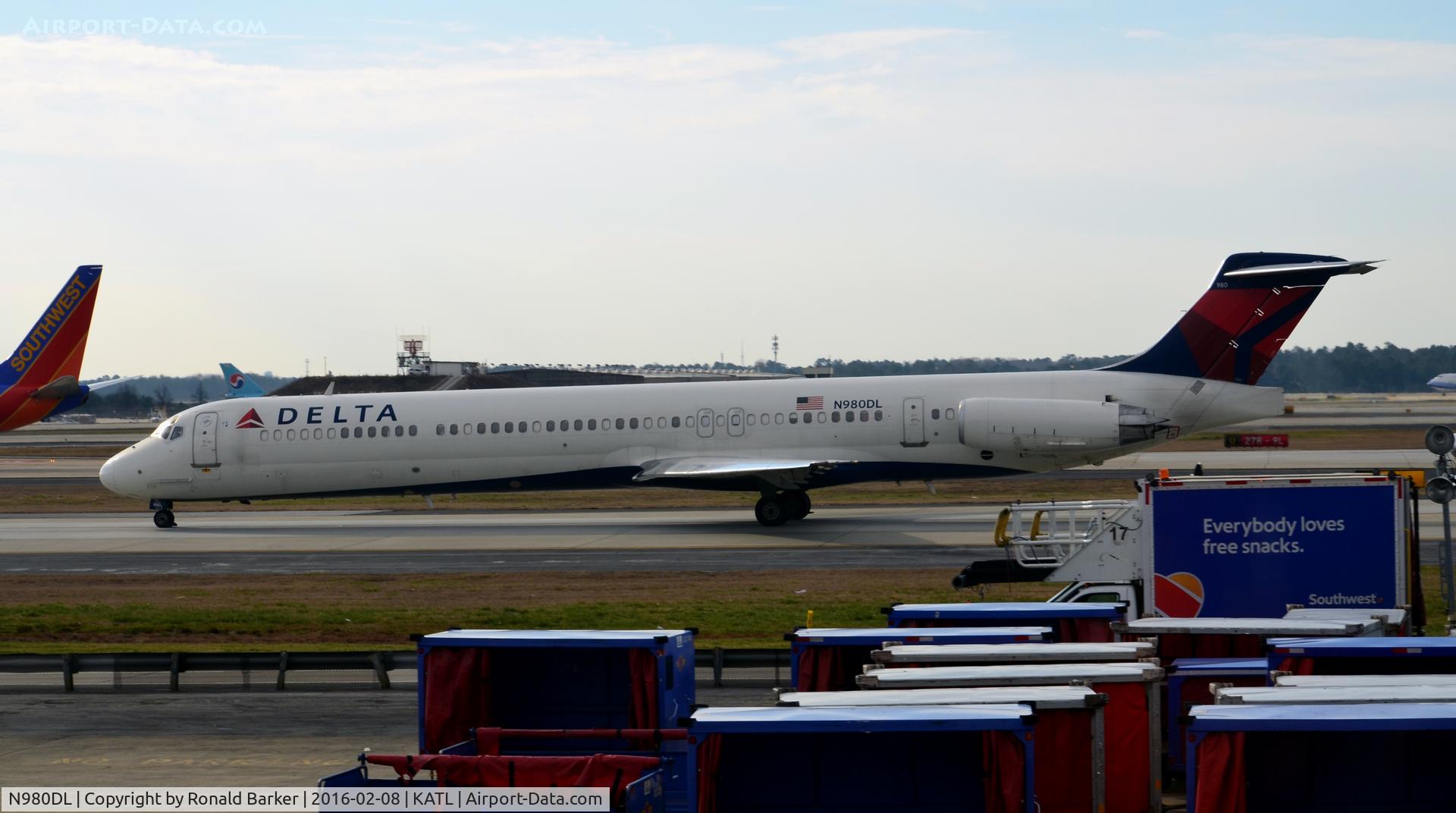 N980DL, 1991 McDonnell Douglas MD-88 C/N 53267, Taxi Atlanta