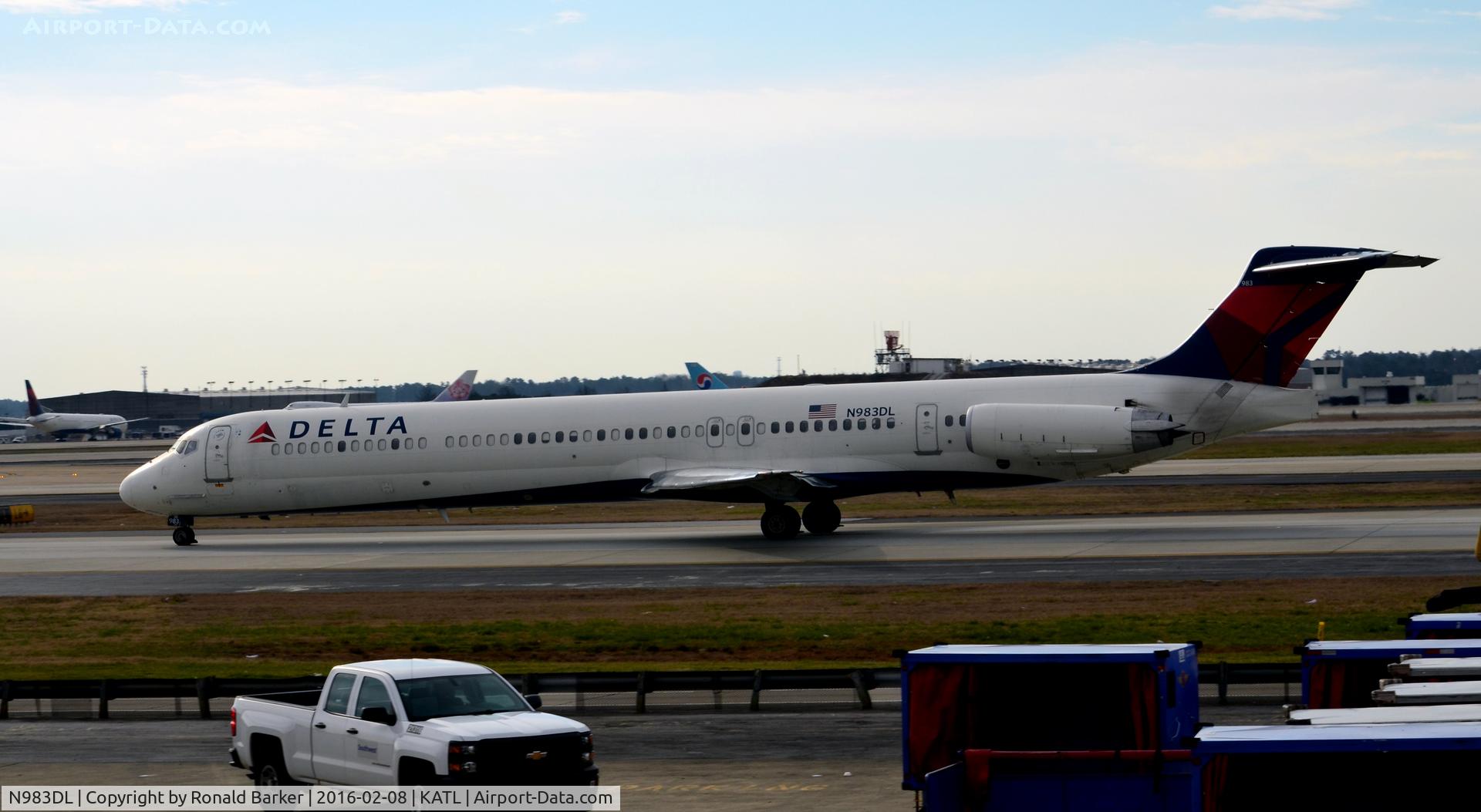 N983DL, 1991 McDonnell Douglas MD-88 C/N 53274, Taxi Atlanta