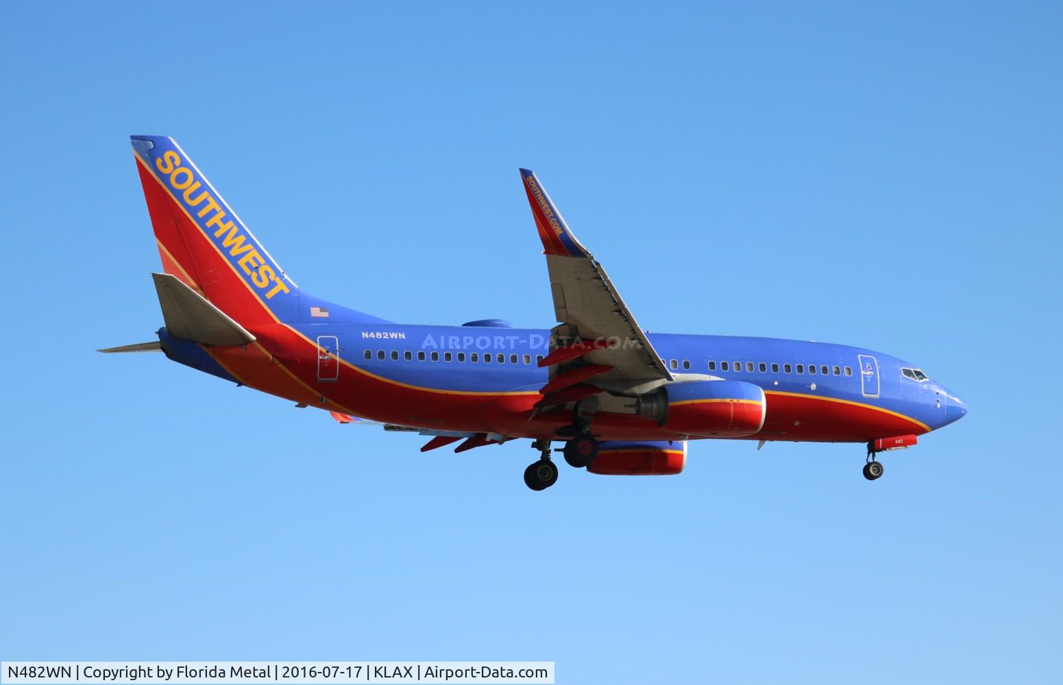 N482WN, 2004 Boeing 737-7H4 C/N 29852, LAX 2016