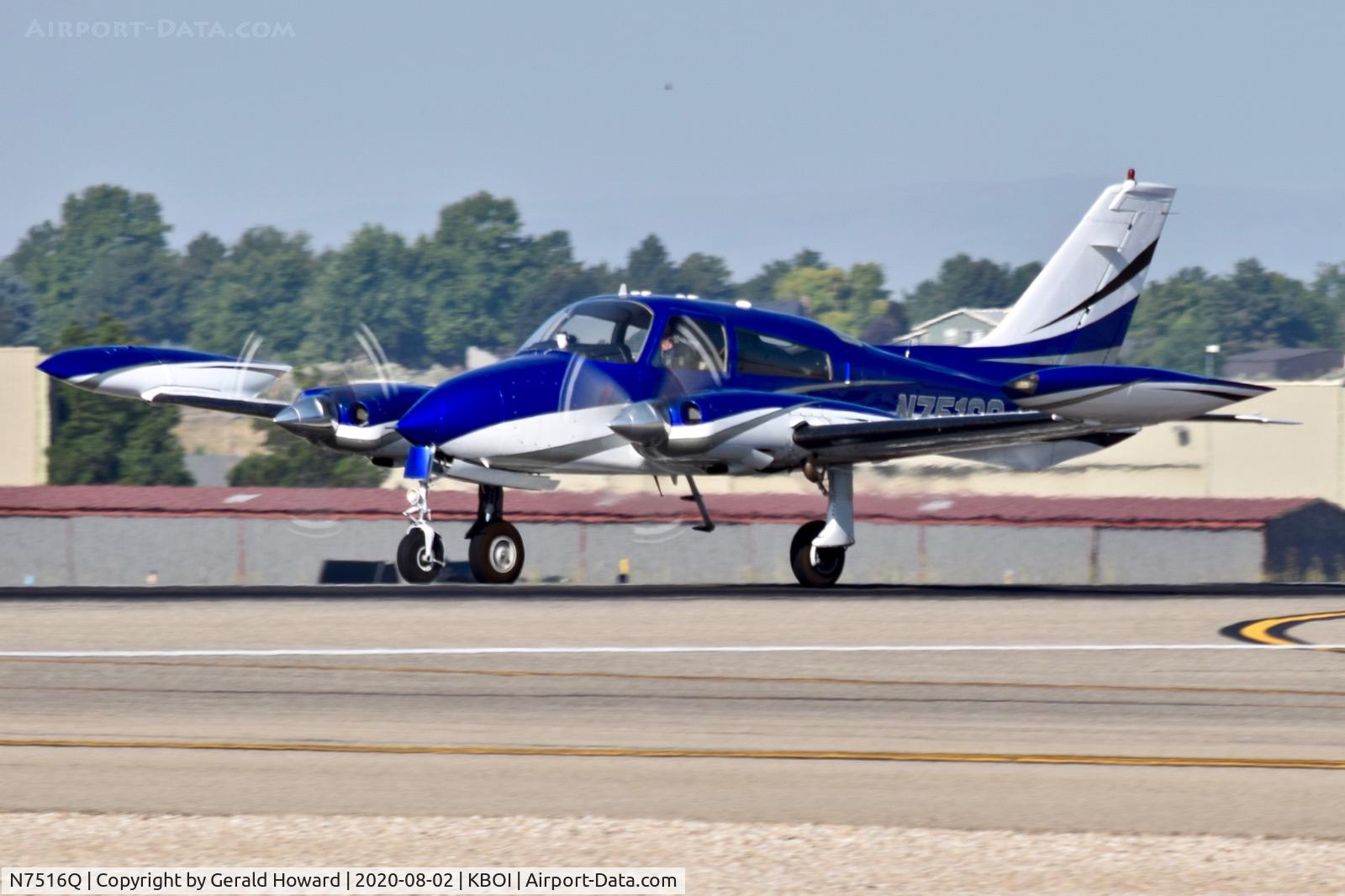 N7516Q, 1972 Cessna T310Q C/N 310Q0530, Take off on 10L.