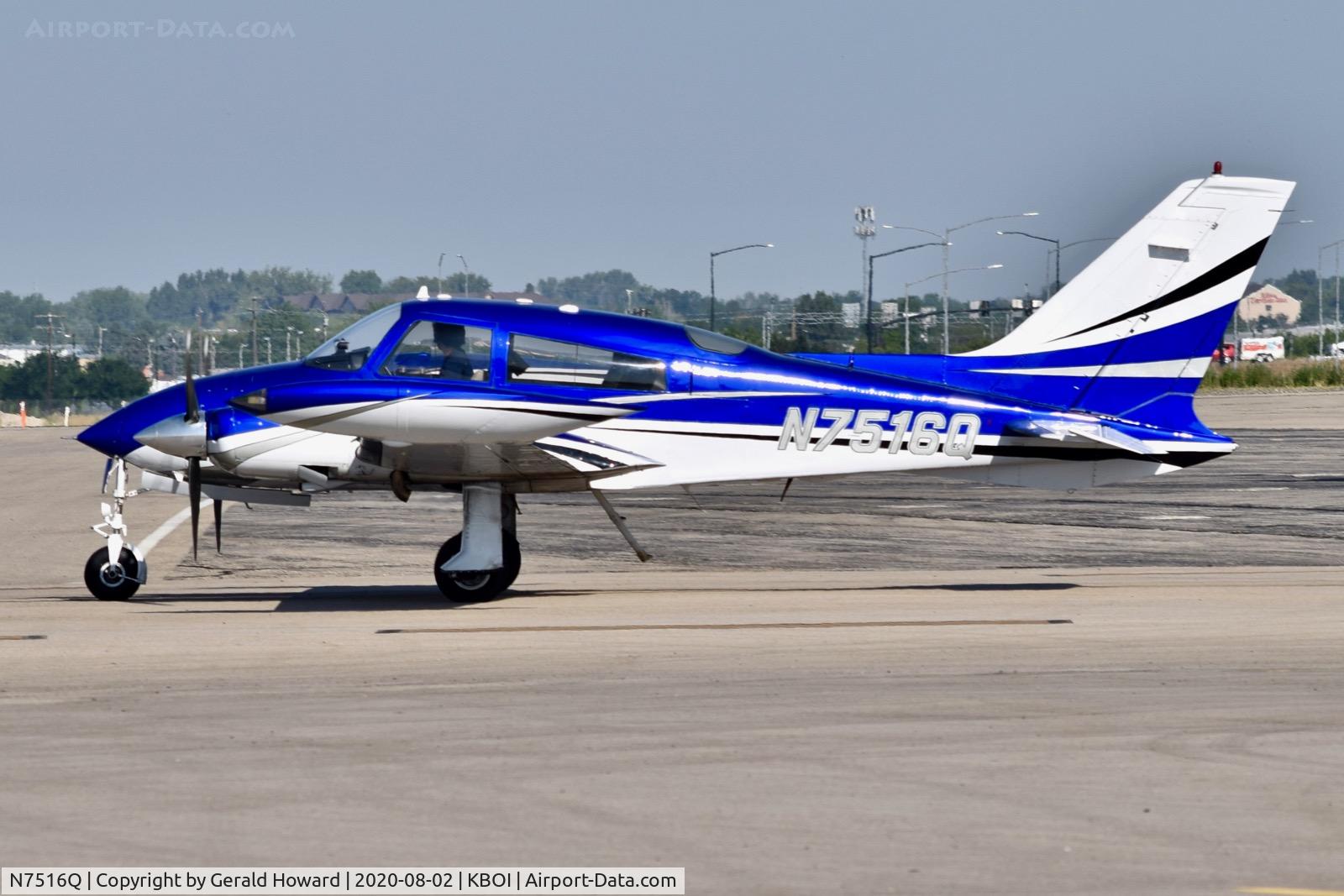 N7516Q, 1972 Cessna T310Q C/N 310Q0530, Taxiing to Alpha.